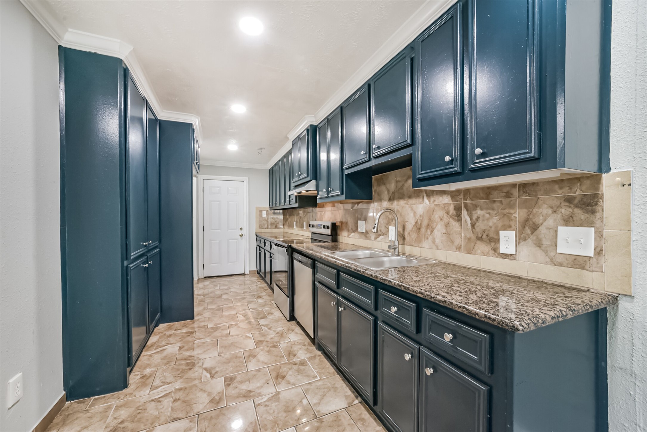 12812 Shannon Hills Drive Property Photo 10
