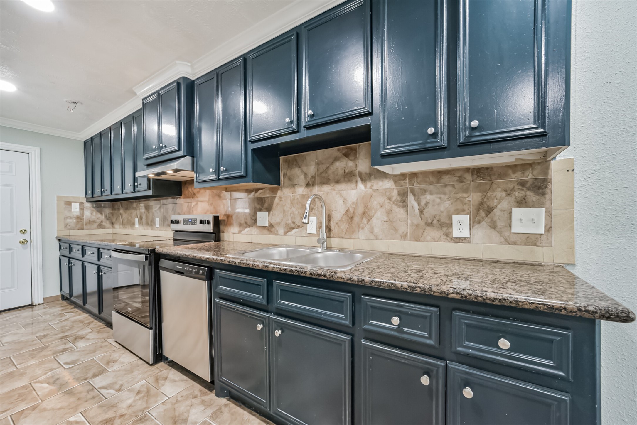 12812 Shannon Hills Drive Property Photo 12