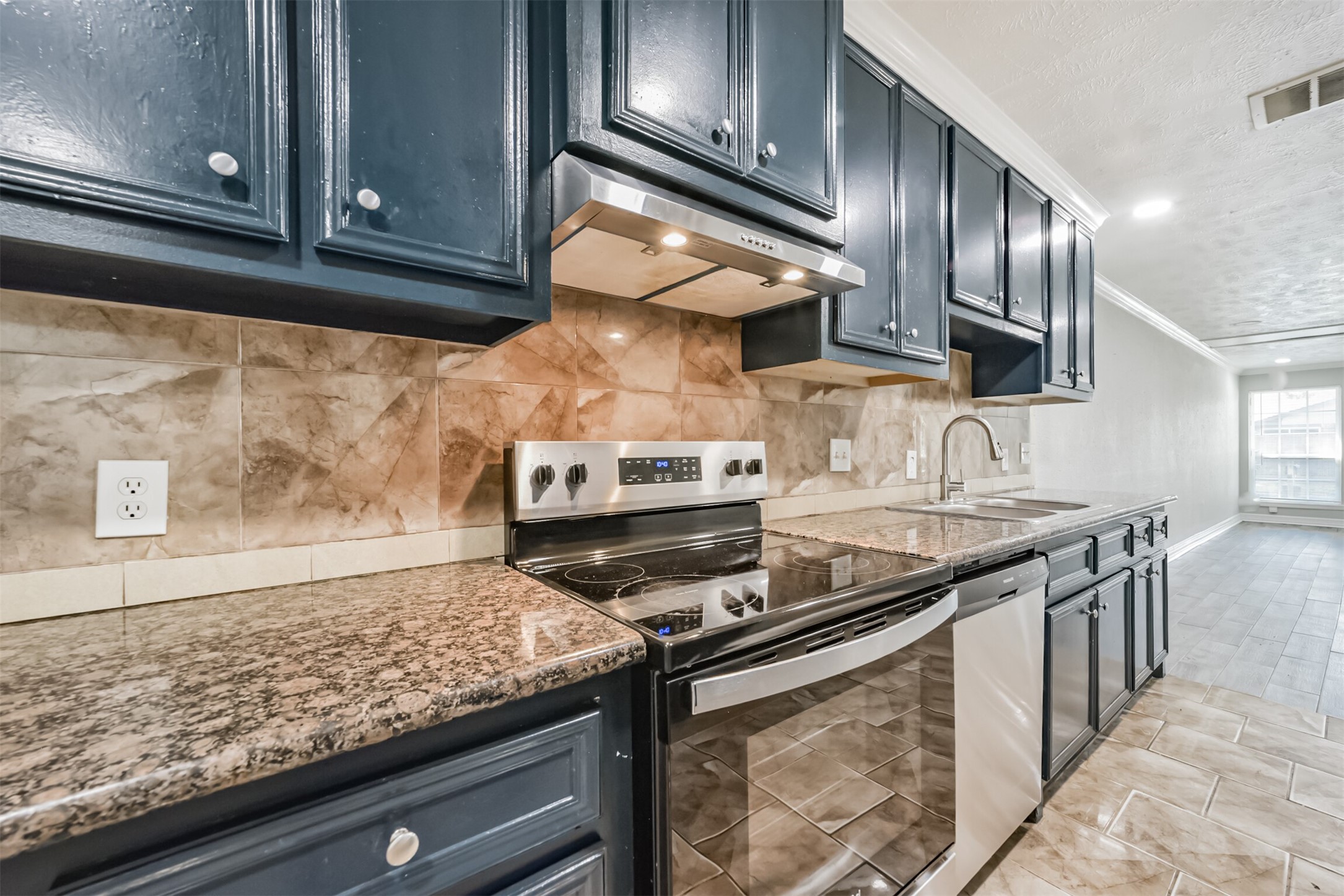 12812 Shannon Hills Drive Property Photo 14