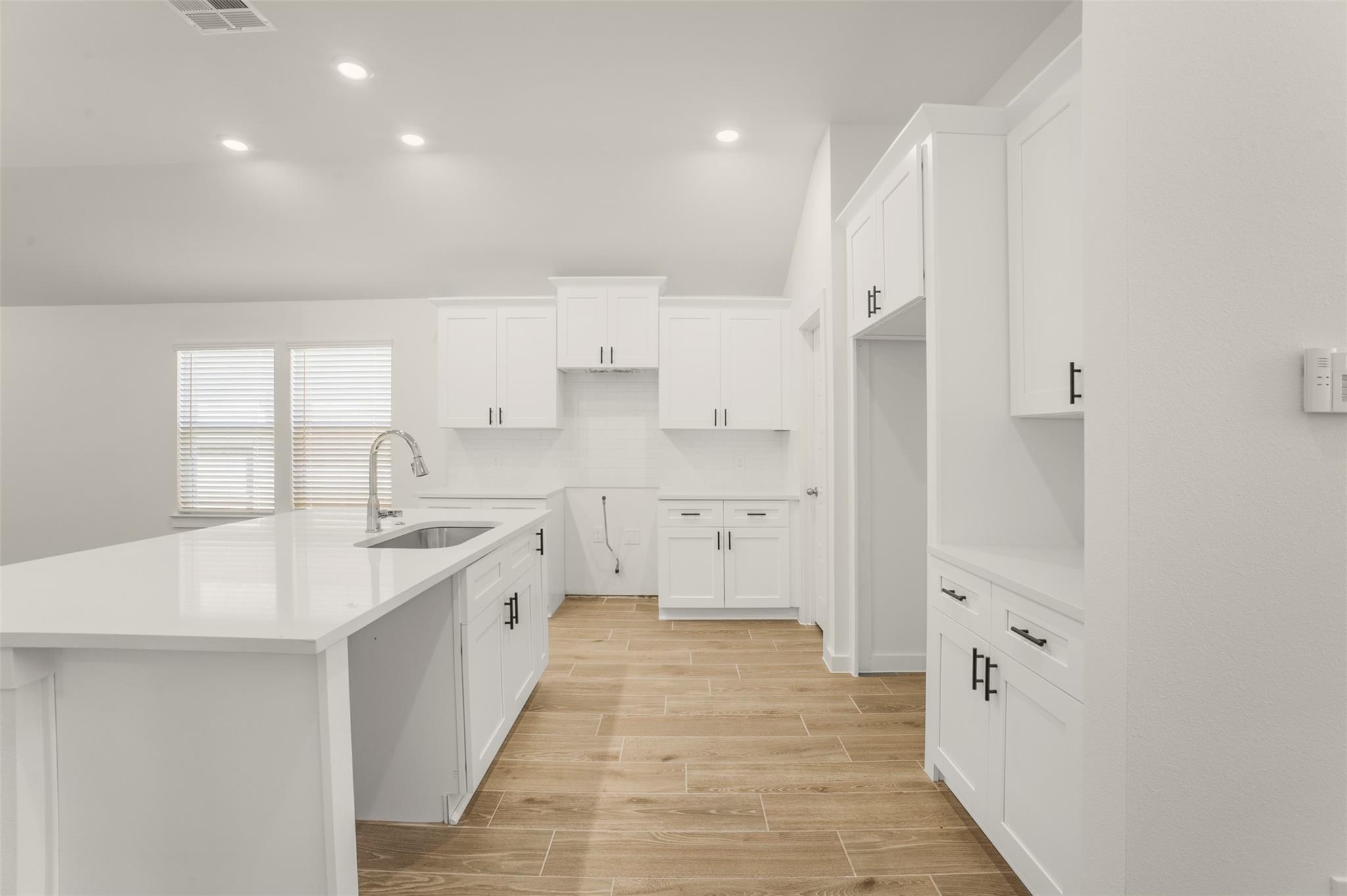 3210 Emerald Hills Drive Property Photo 4