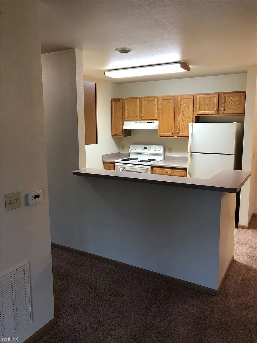 318 Dewitt Ave Property Photo 5