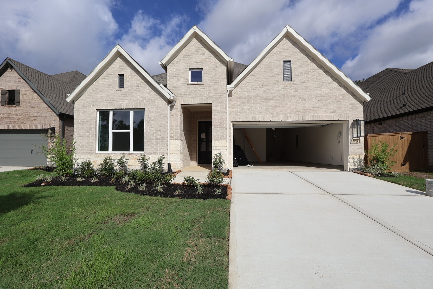21928 Rolling Greens Road Property Photo 2