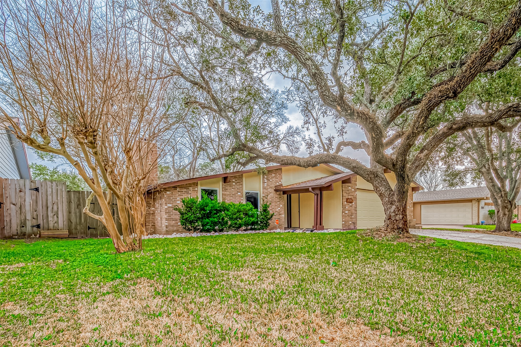 2107 Quail Valley East Drive Property Photo 3
