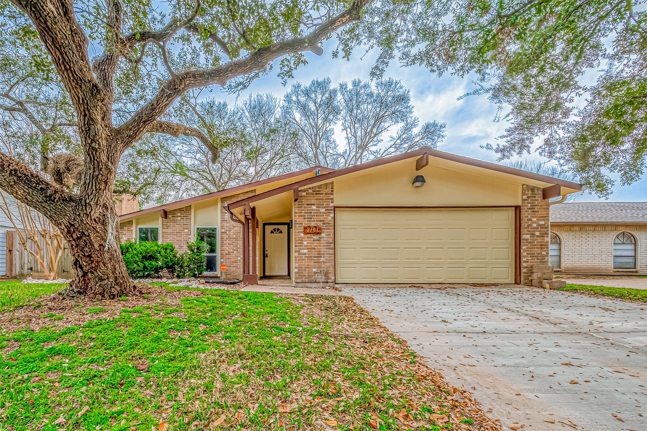 2107 Quail Valley East Drive Property Photo 4
