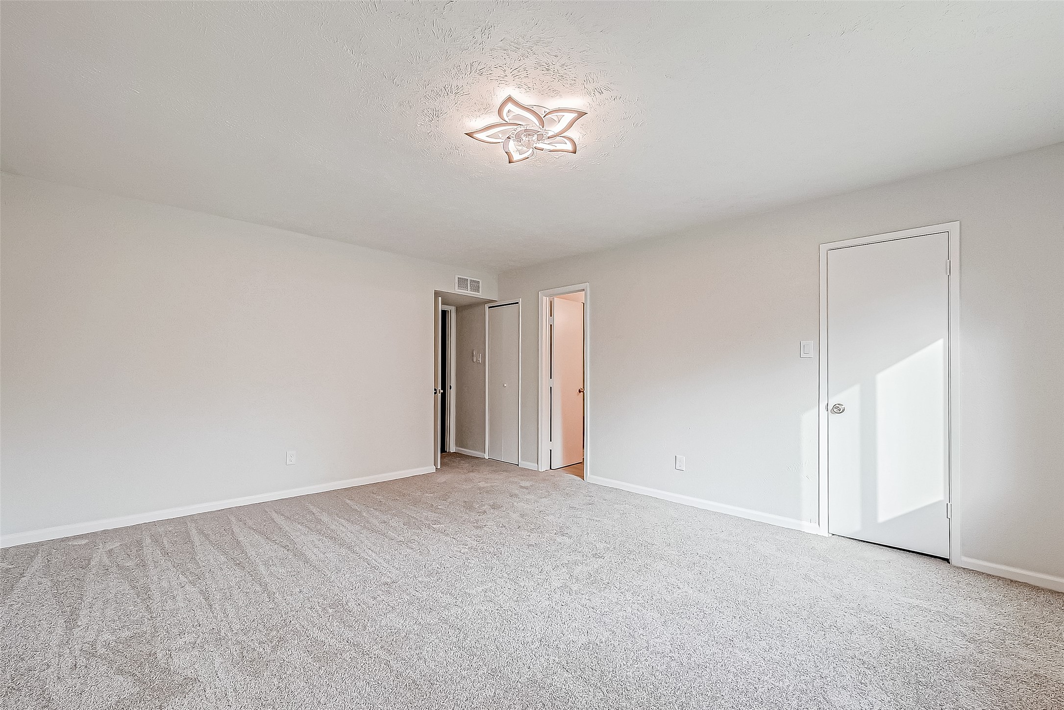 2107 Quail Valley East Drive Property Photo 36