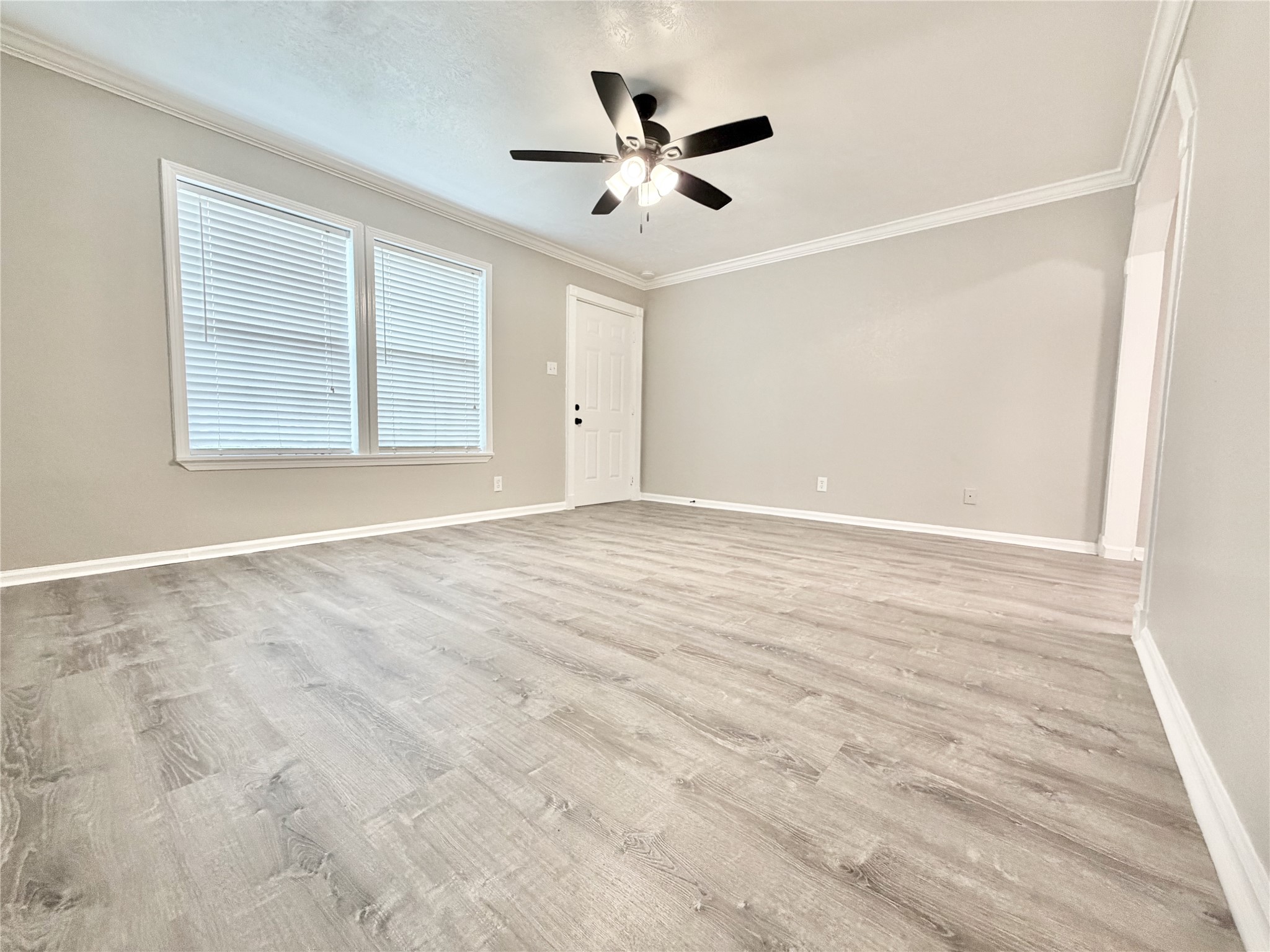 218 W 15th Street B Property Photo 5