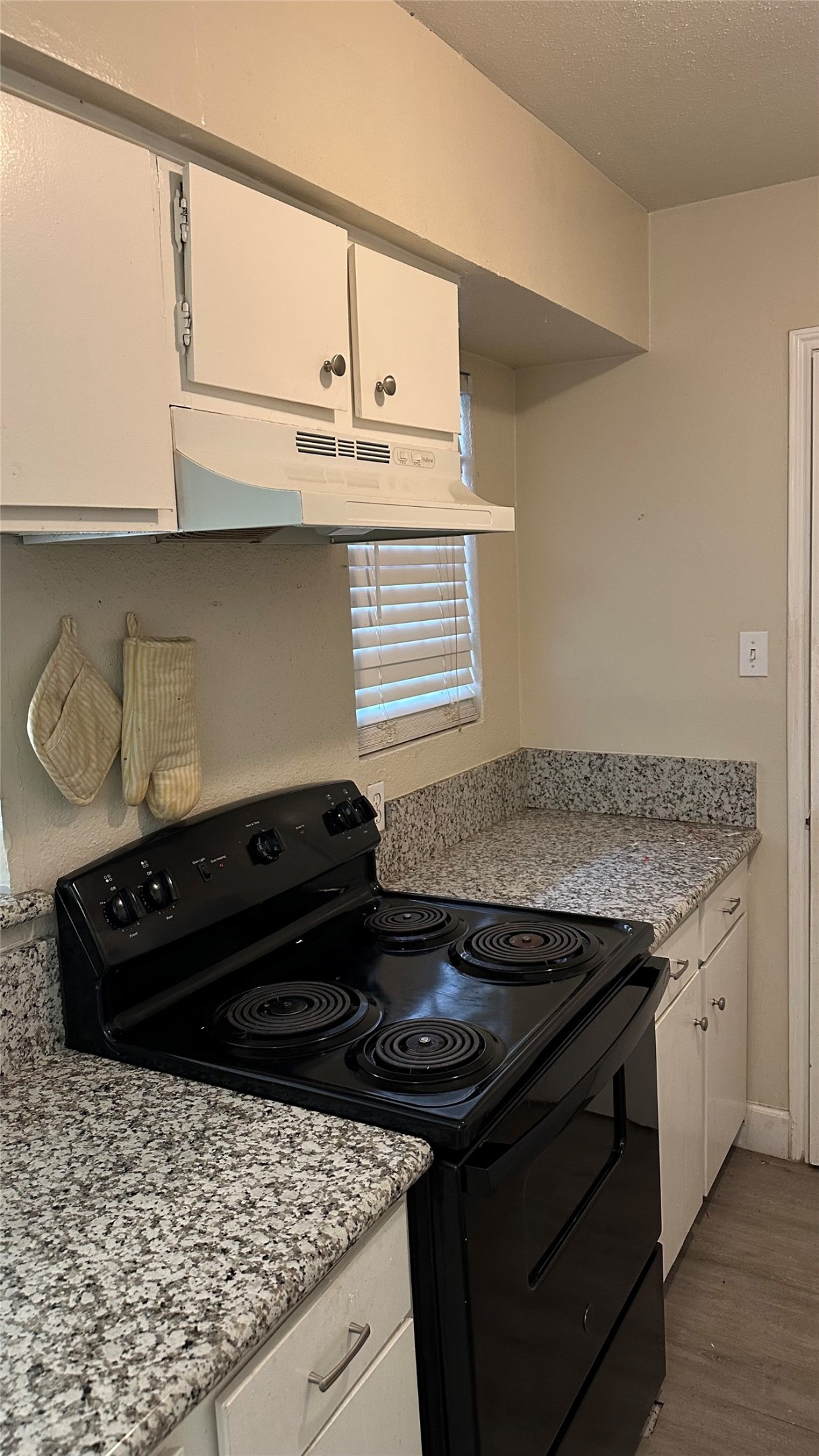 9550 Deering Drive 405 Property Photo 3