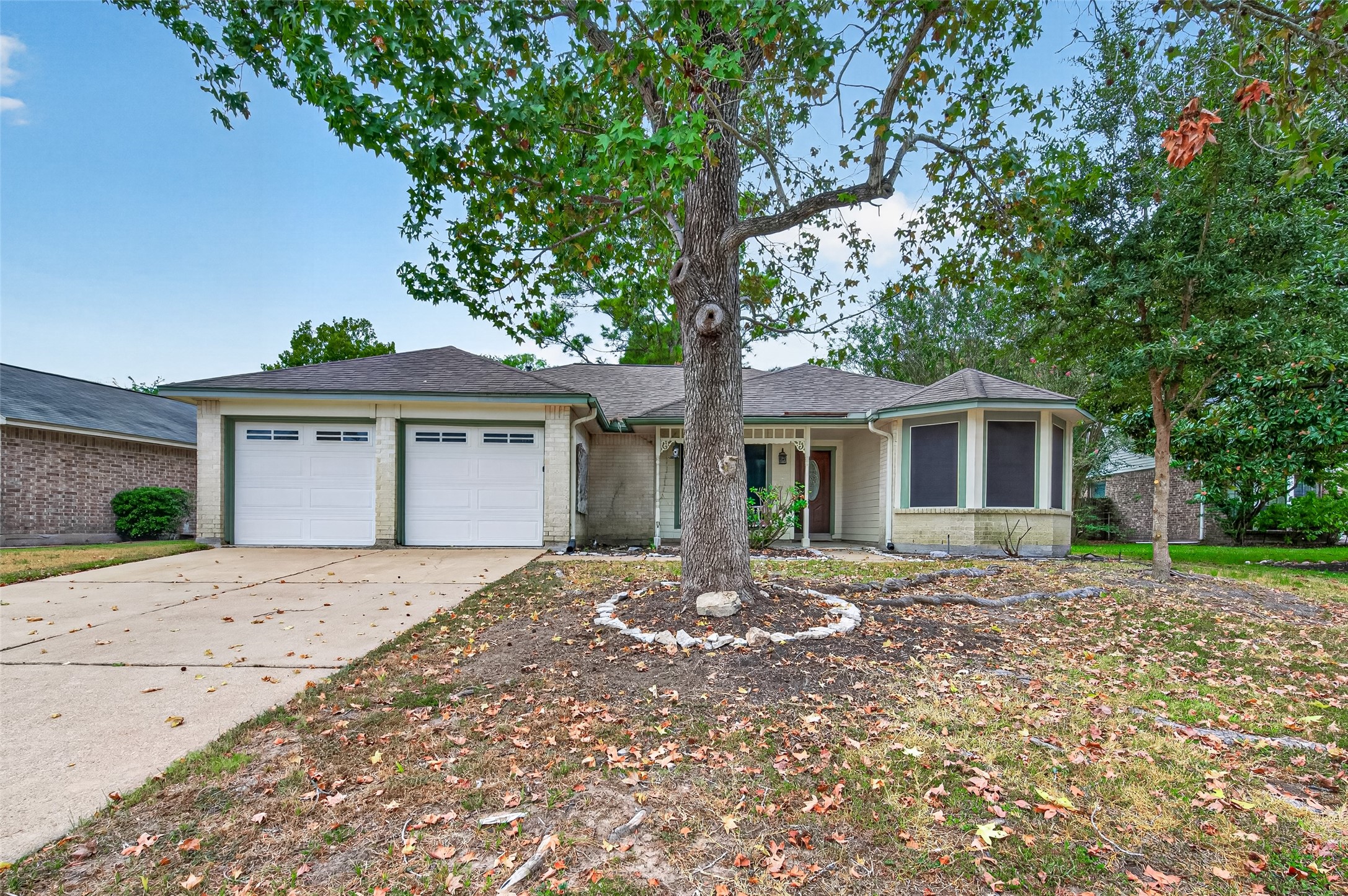 8607 Greenleaf Lake Drive Property Photo 2