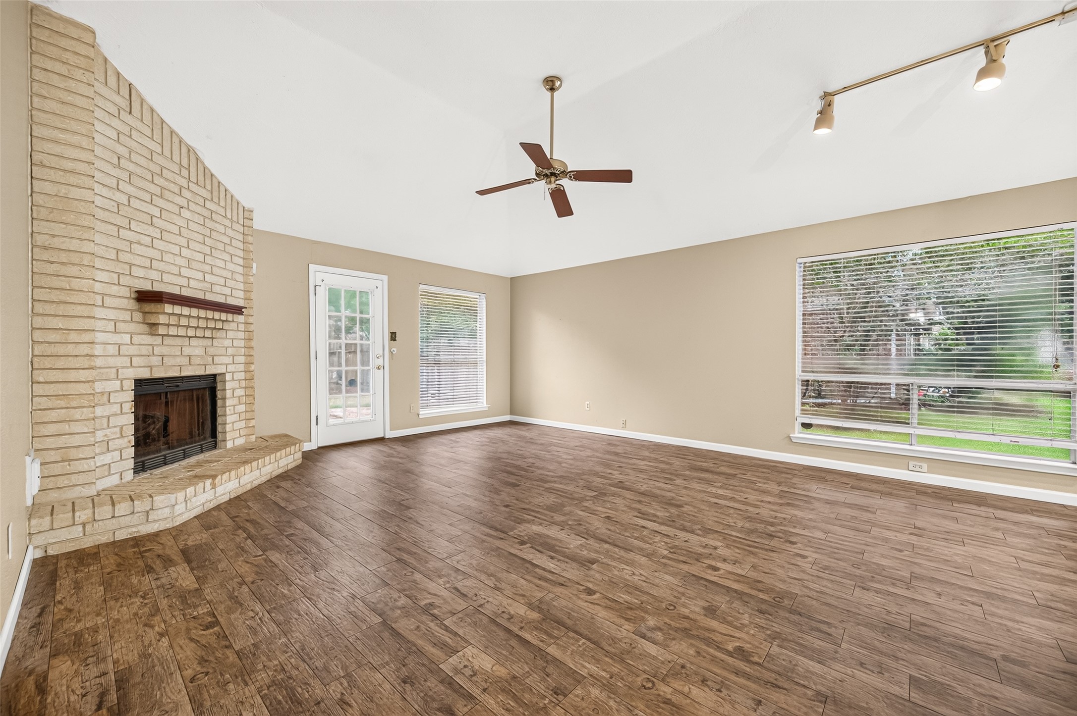 8607 Greenleaf Lake Drive Property Photo 6