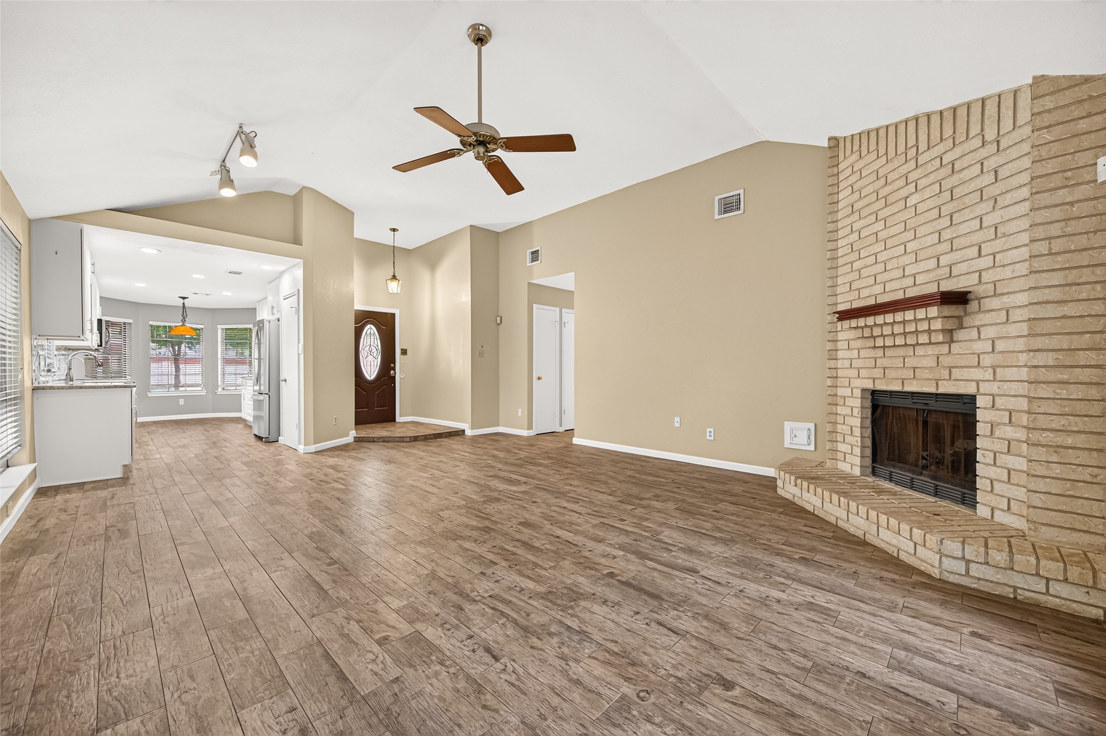 8607 Greenleaf Lake Drive Property Photo 8