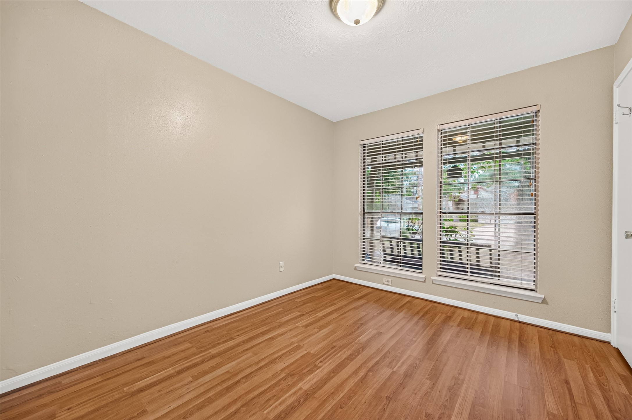 8607 Greenleaf Lake Drive Property Photo 14