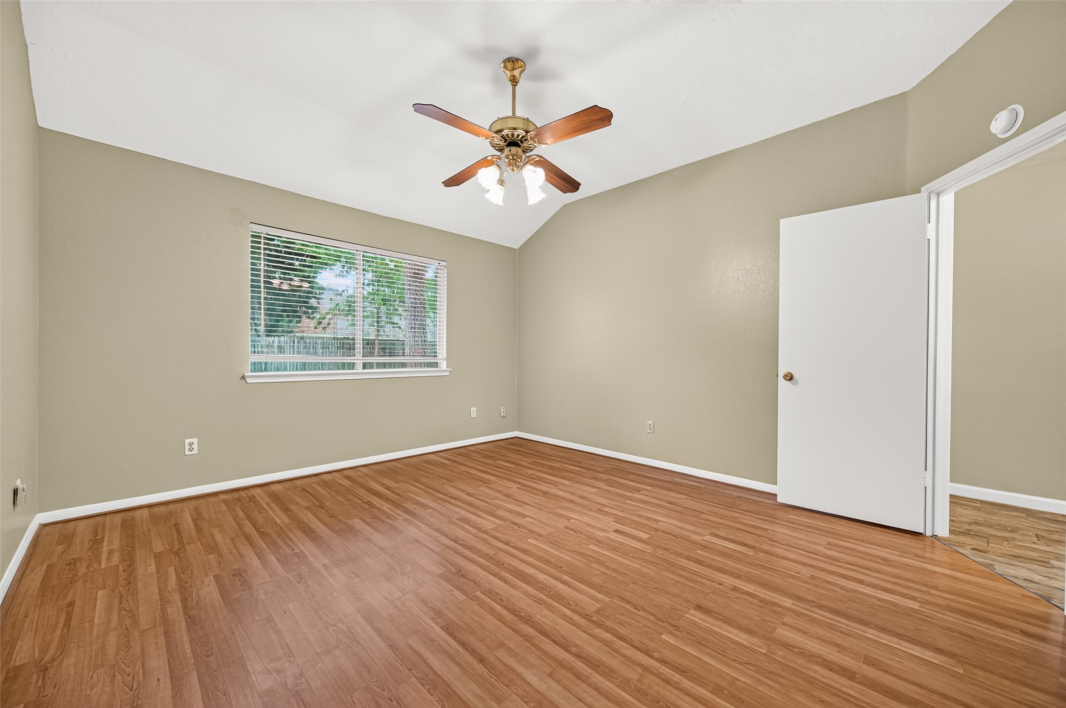 8607 Greenleaf Lake Drive Property Photo 23