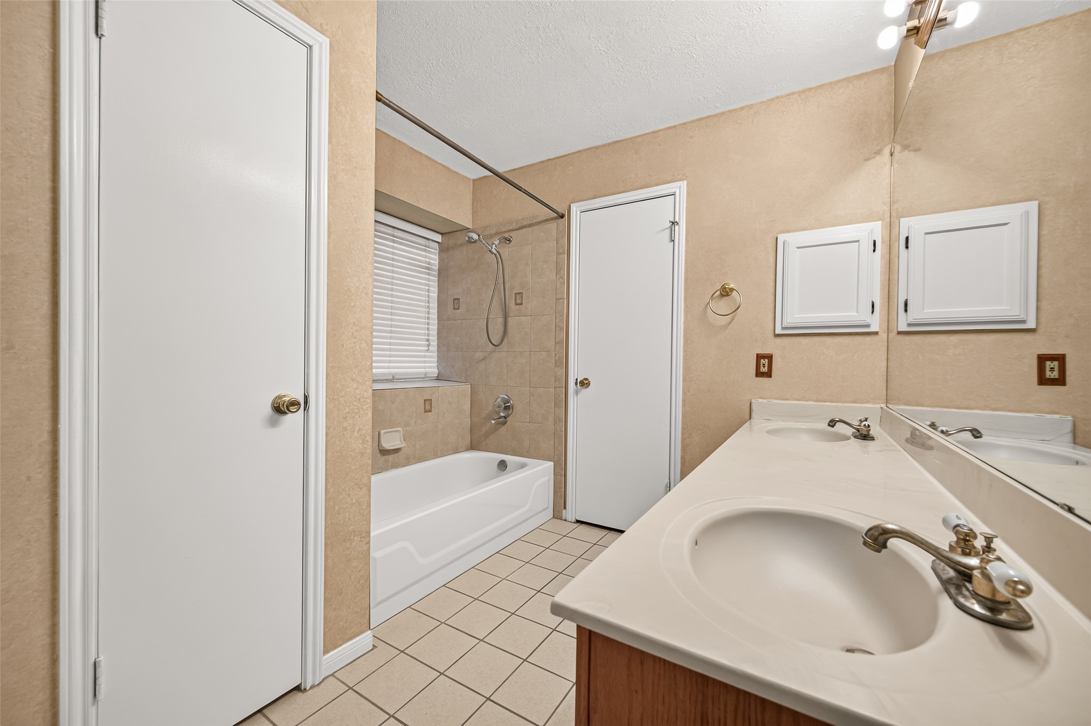 8607 Greenleaf Lake Drive Property Photo 25
