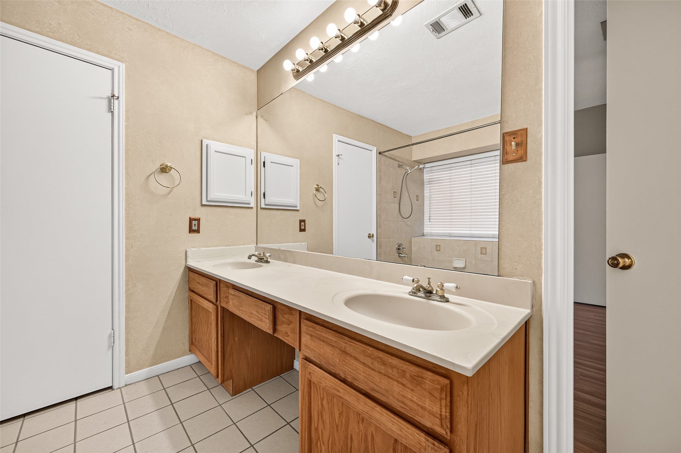 8607 Greenleaf Lake Drive Property Photo 26