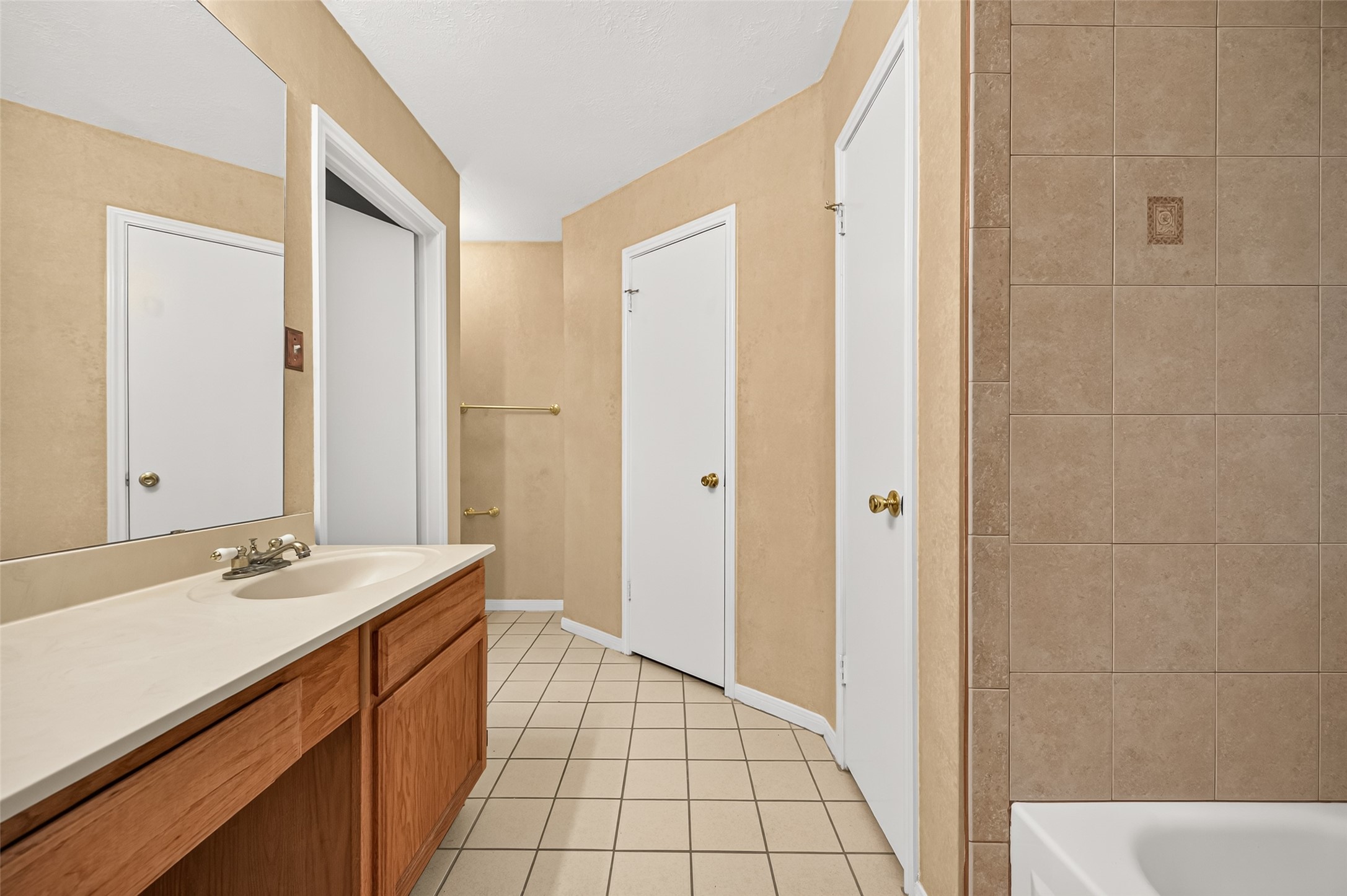 8607 Greenleaf Lake Drive Property Photo 28