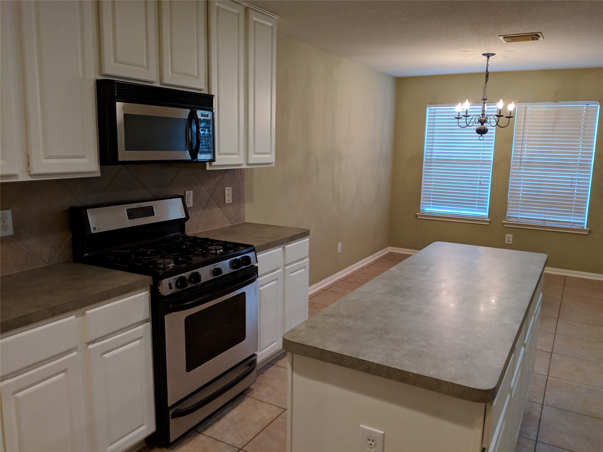 27139 Pine Crossing Drive Property Photo 8