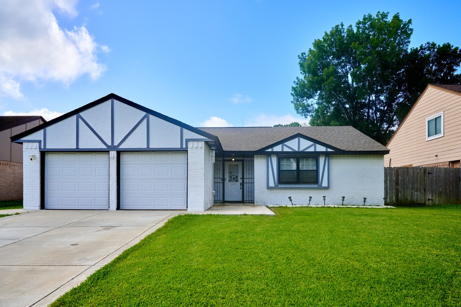 1127 Gentle Bend Drive Property Photo 1