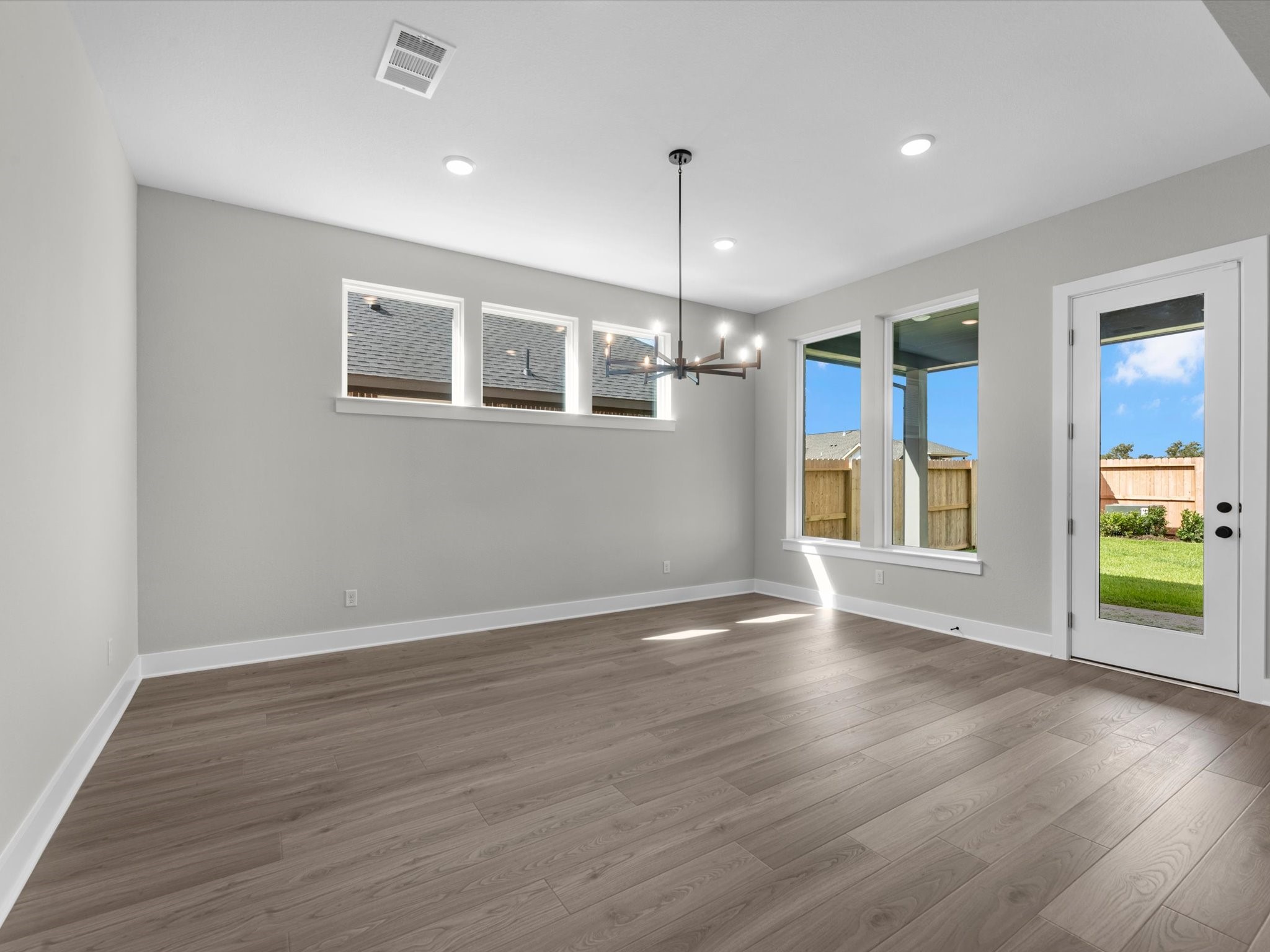 2723 Crown Ridge Drive Property Photo 6