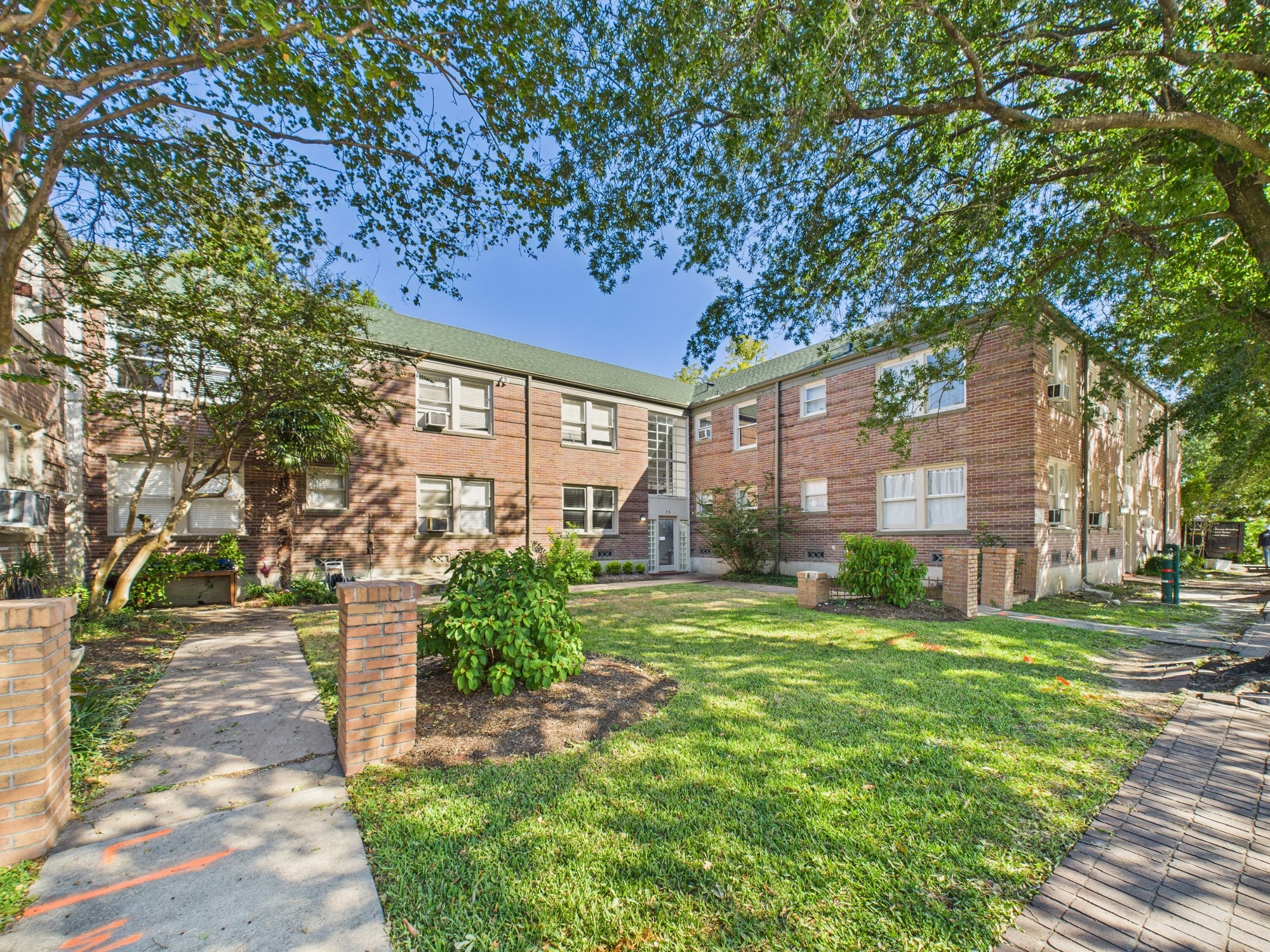 1920 Richmond Avenue 2 Property Photo 1