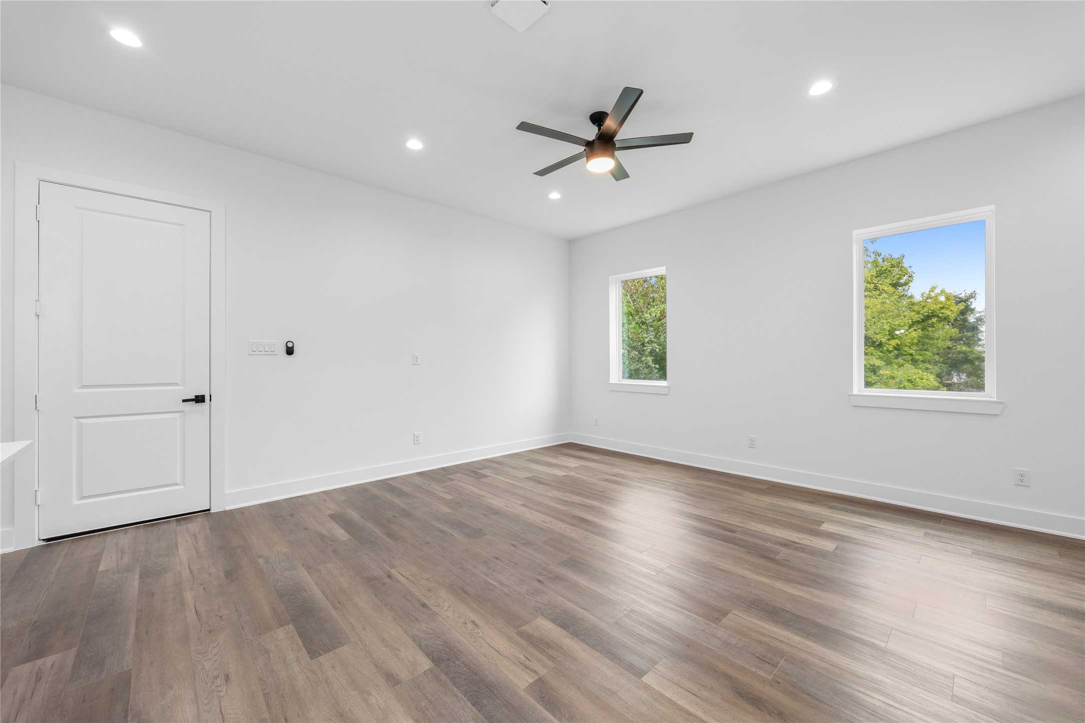 6530 Tuskegee Street A Property Photo 6