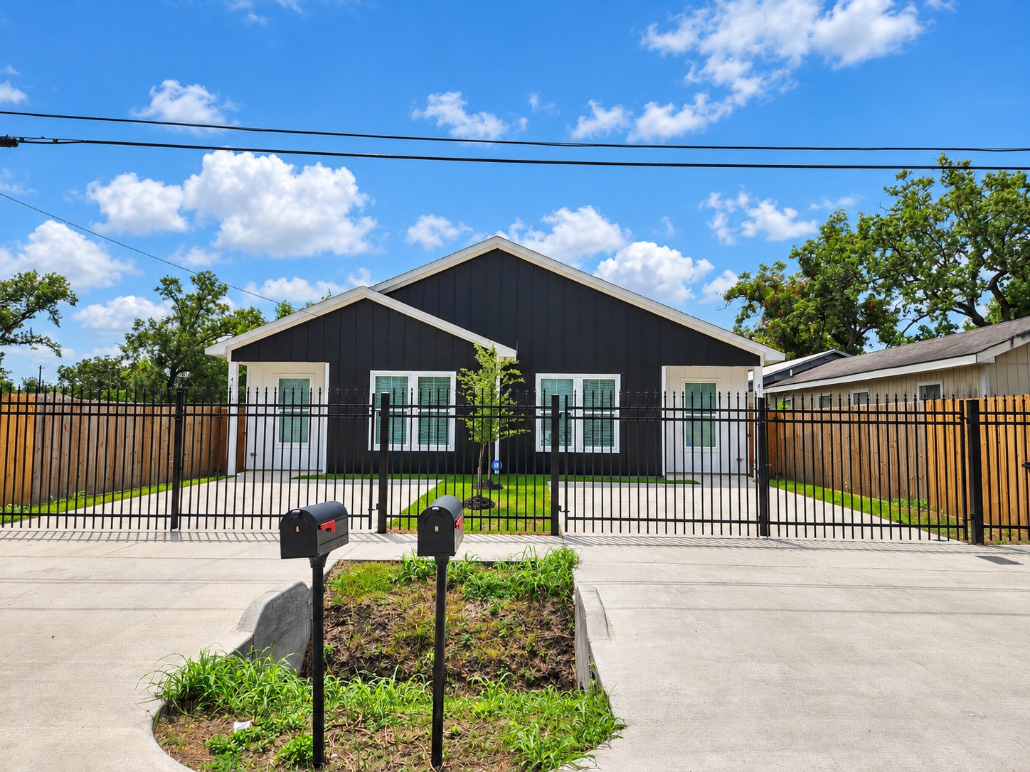4124 Vaughn Street A Property Photo 2