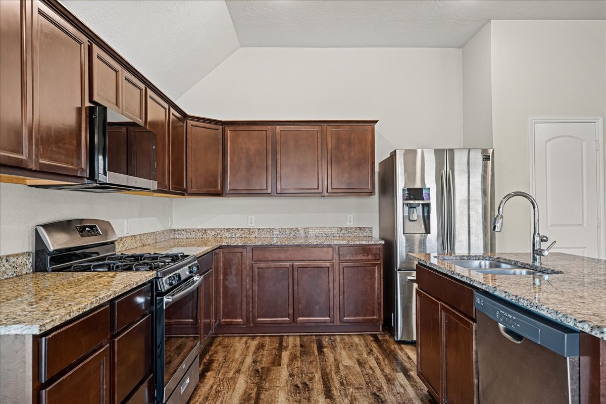 1007 Trellis Pass Property Photo 4