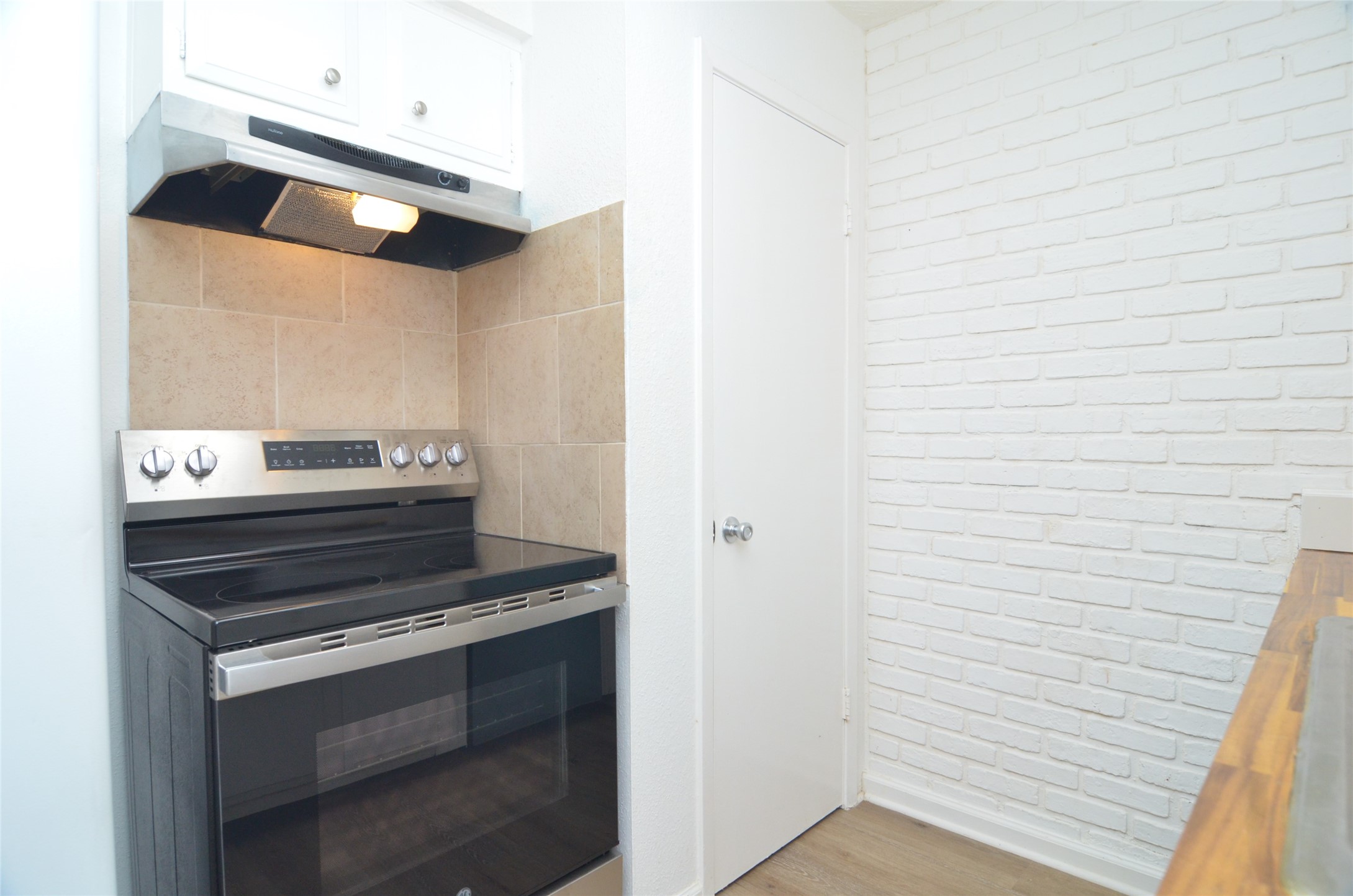 16711 David Glen Drive Property Photo 4