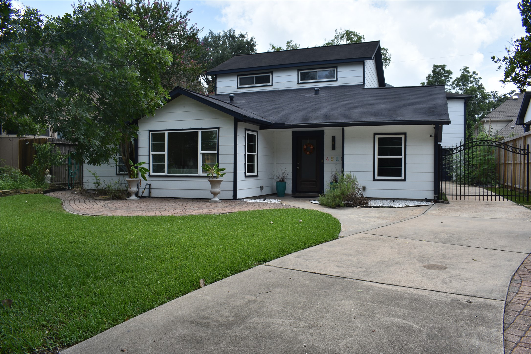 4521 Maple Street Property Photo 1