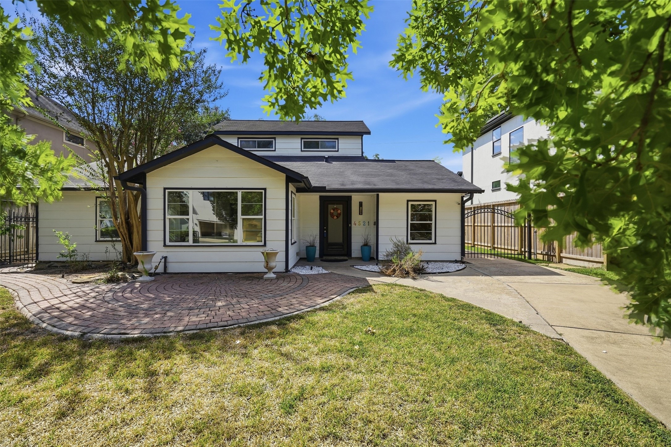 4521 Maple Street Property Photo 1