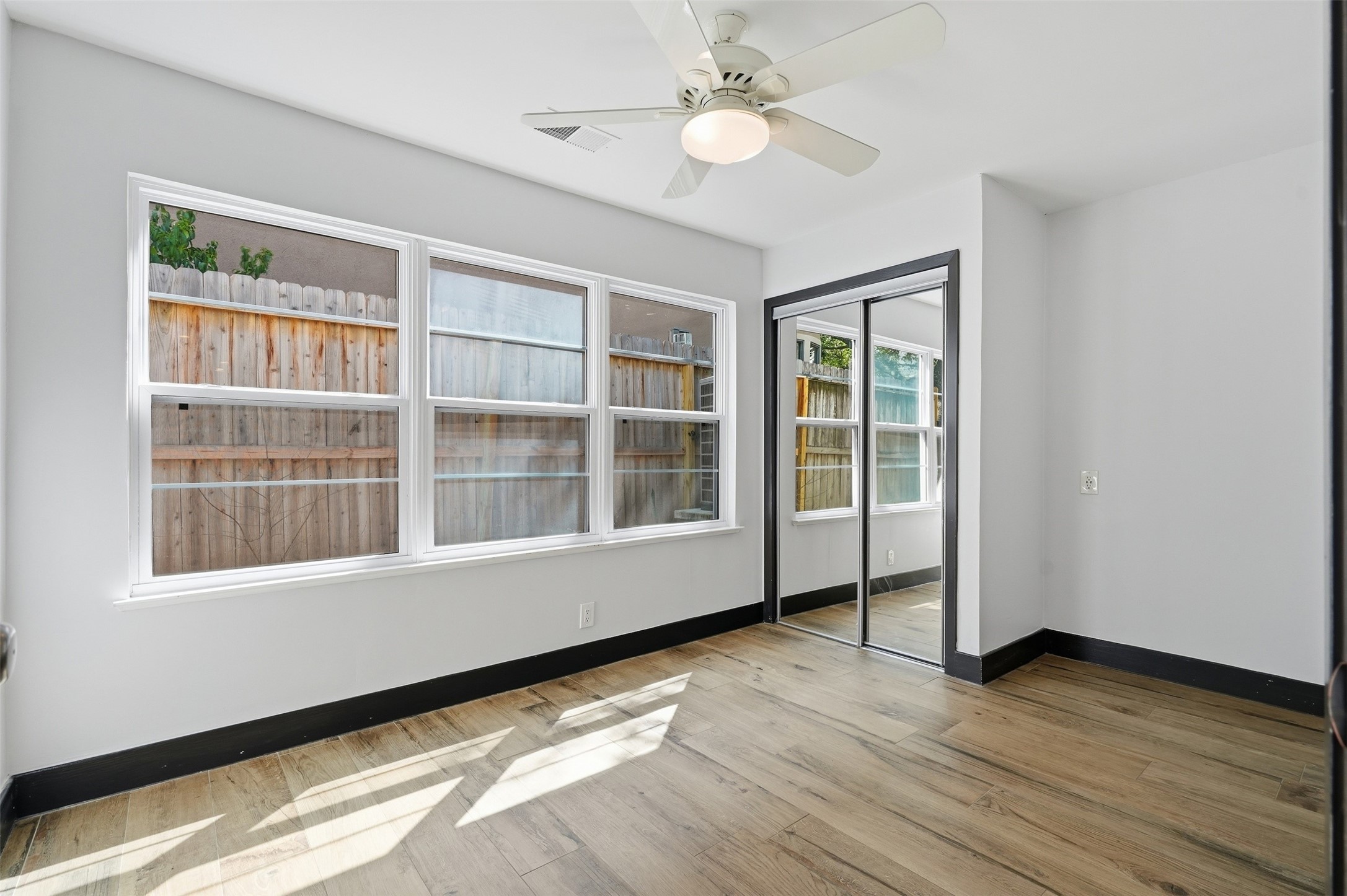 4521 Maple Street Property Photo 8