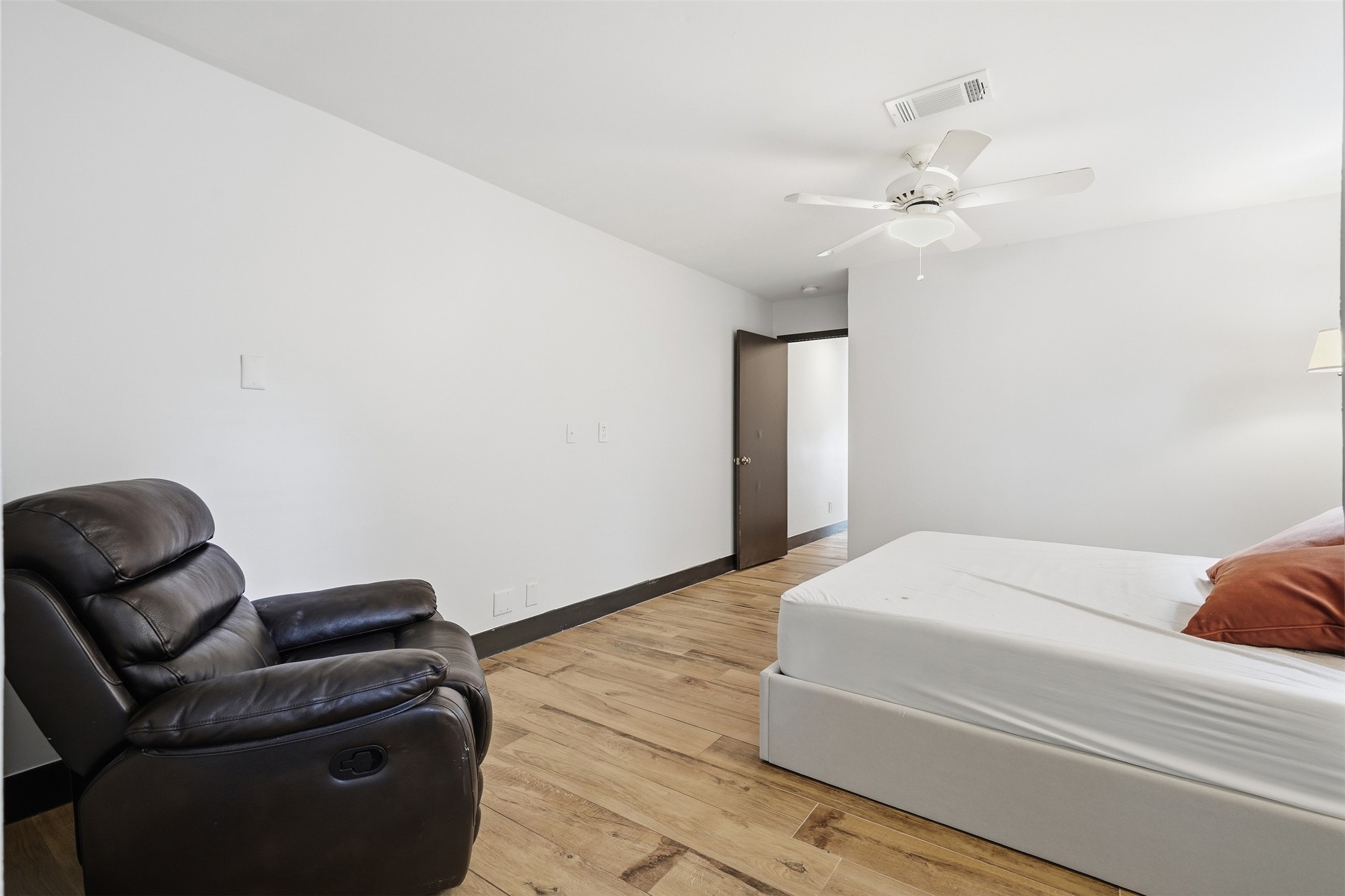4521 Maple Street Property Photo 12