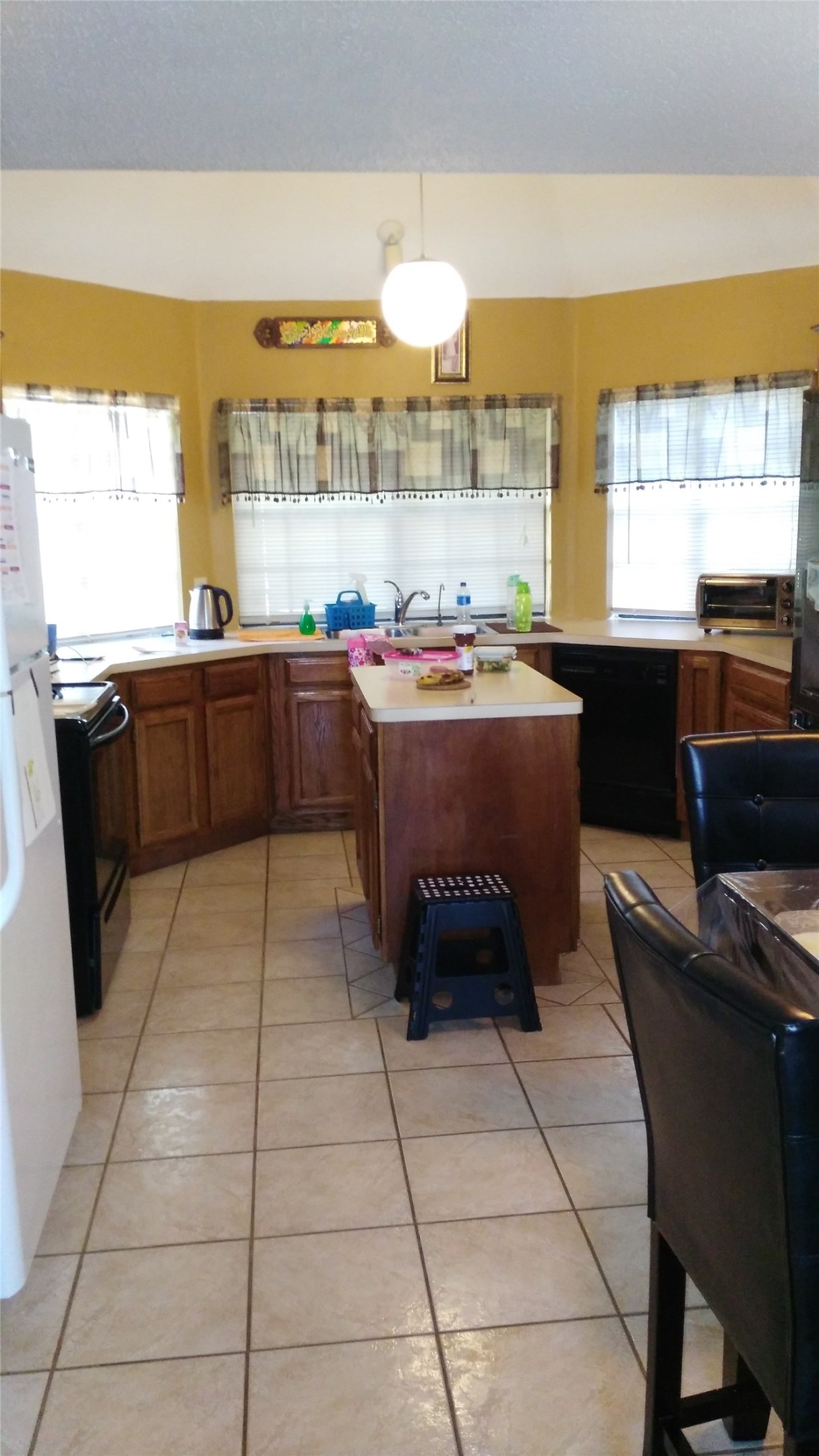 2426 Lakefield Way Property Photo 3