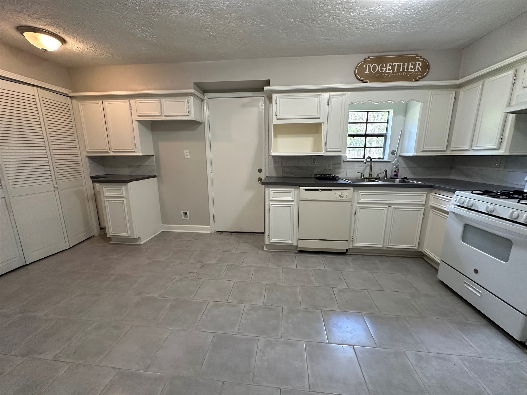 9505 Everglade Drive Property Photo 6