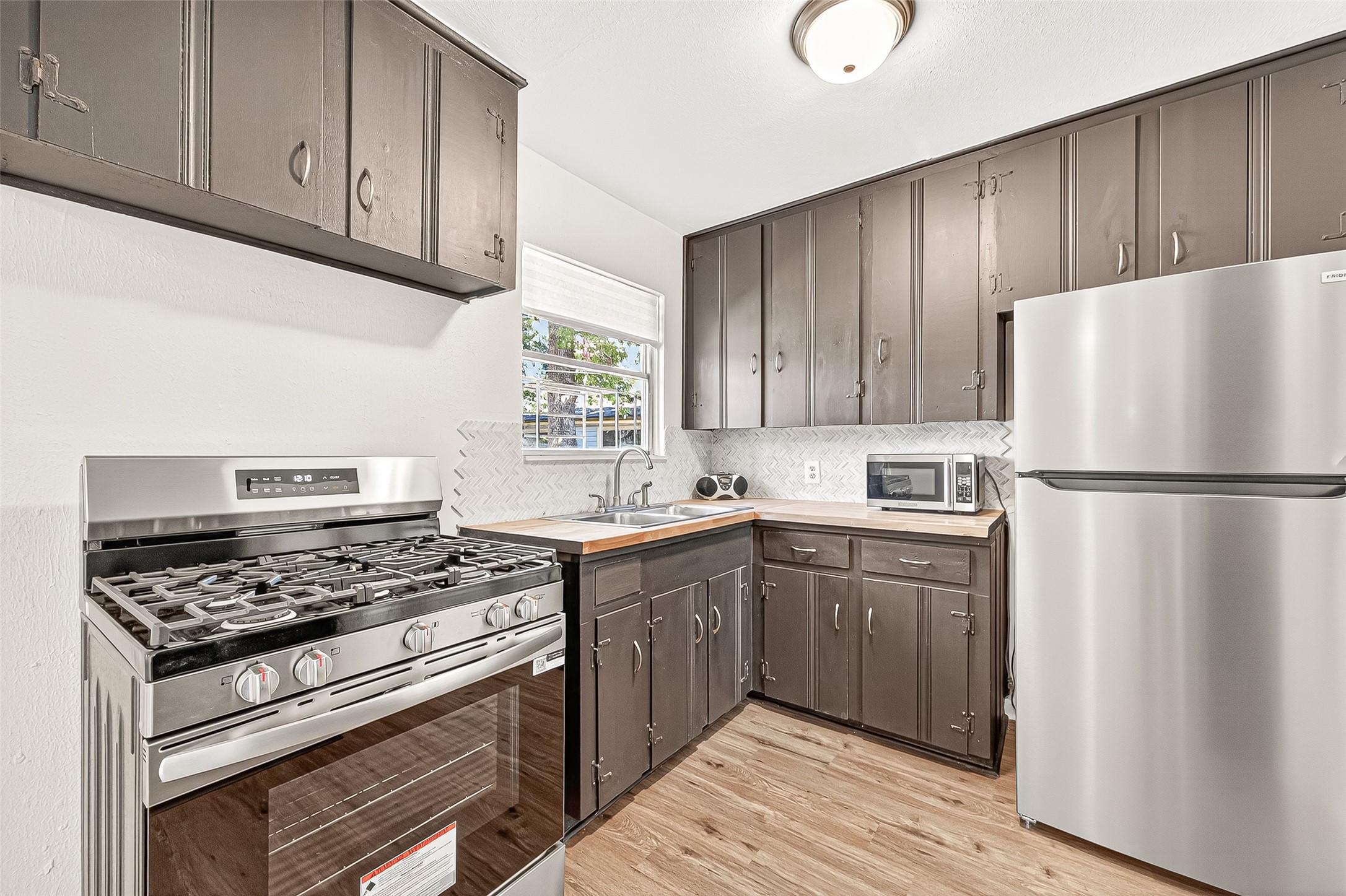 7257 Yoe Street Property Photo 1