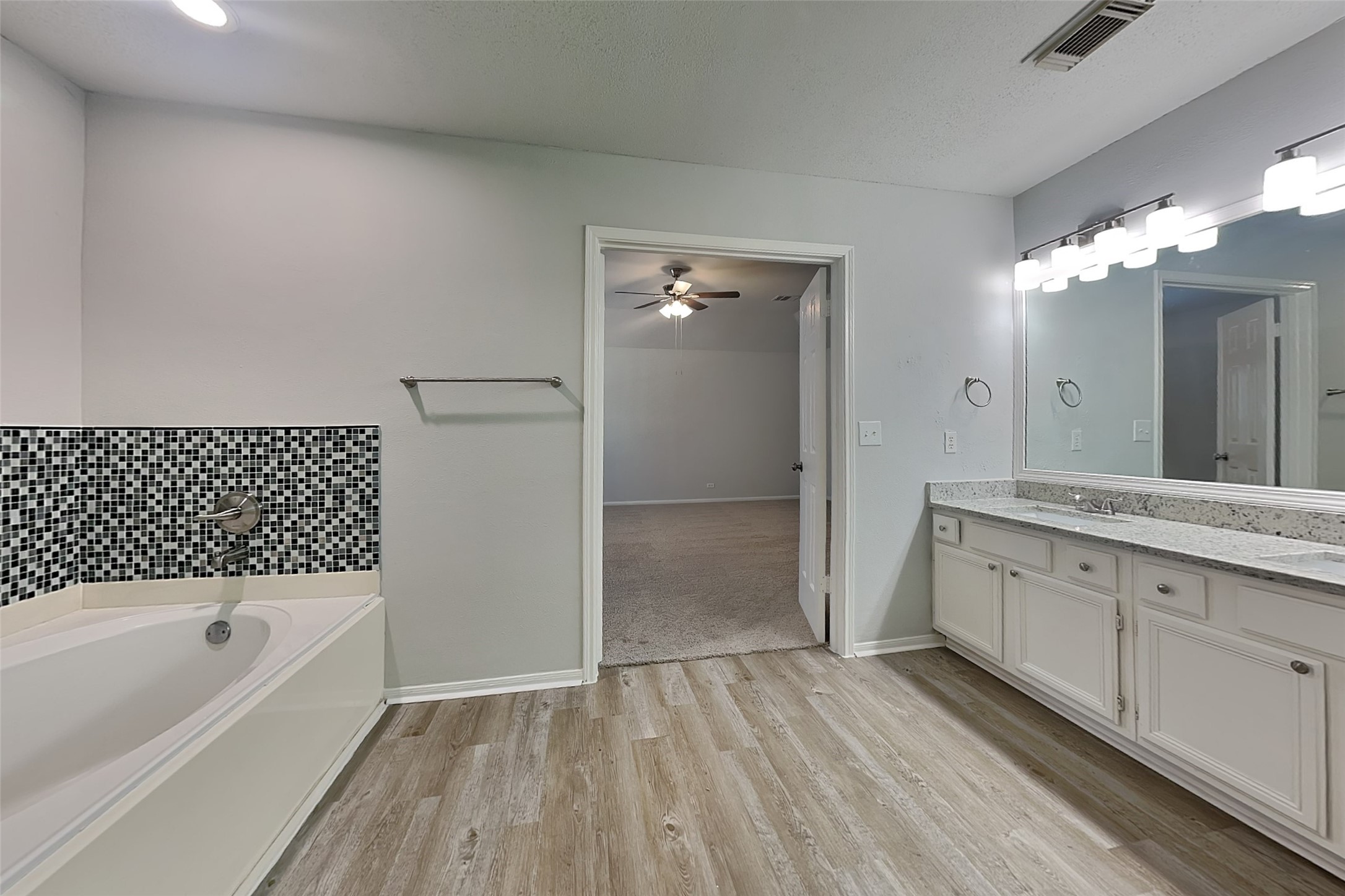 4012 Cedarwood Drive Property Photo 9