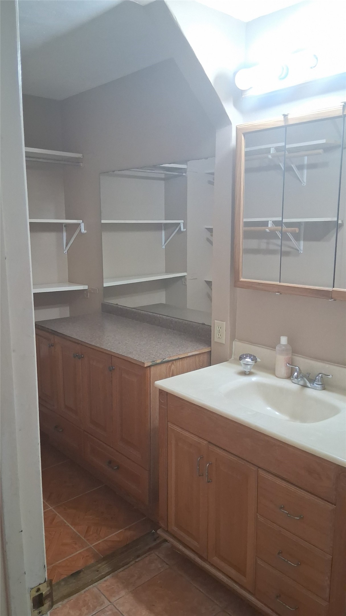 6111 Irish Hill Drive Property Photo 12