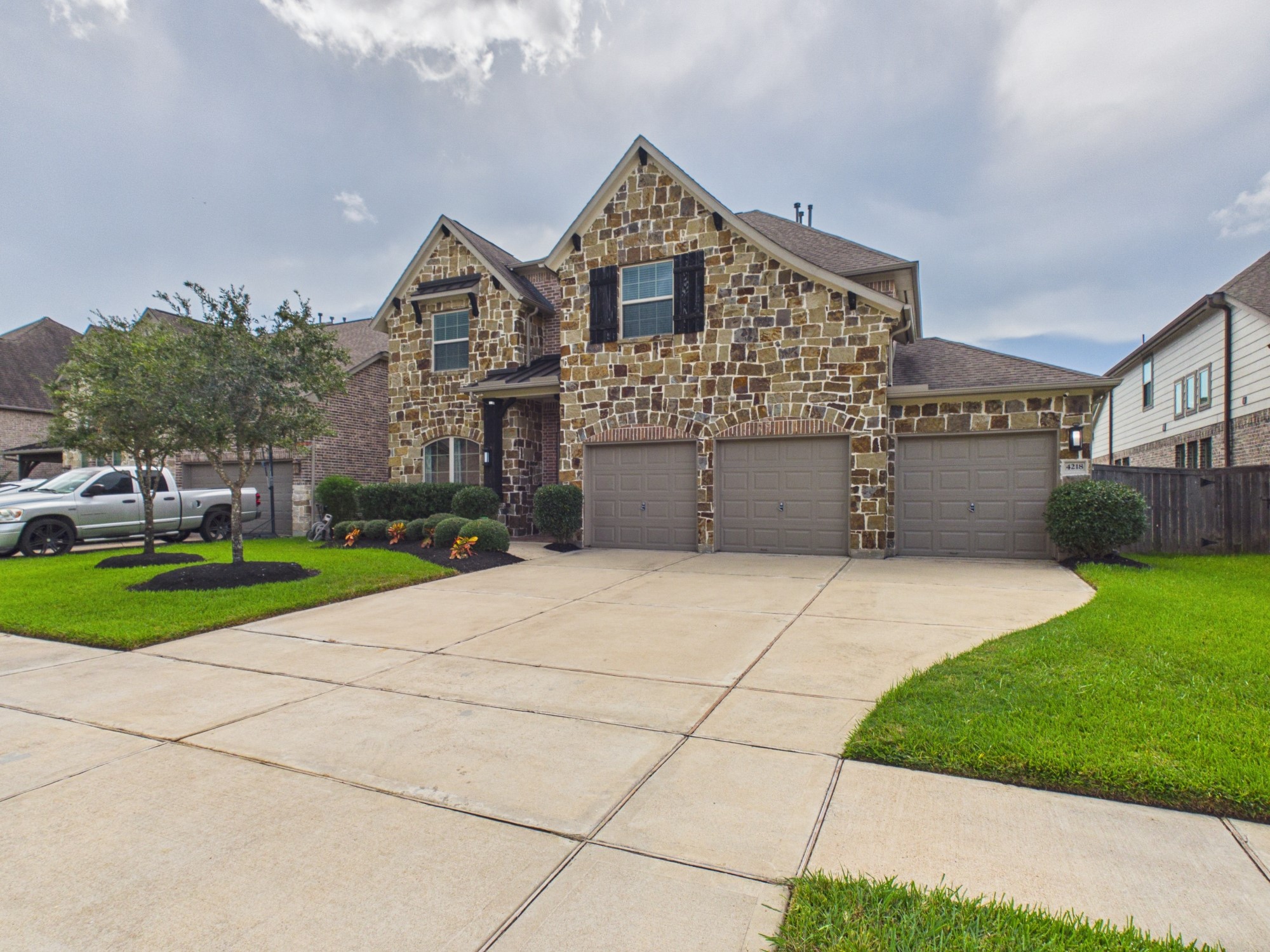 4218 Kestrel Ridge Court Property Photo 3