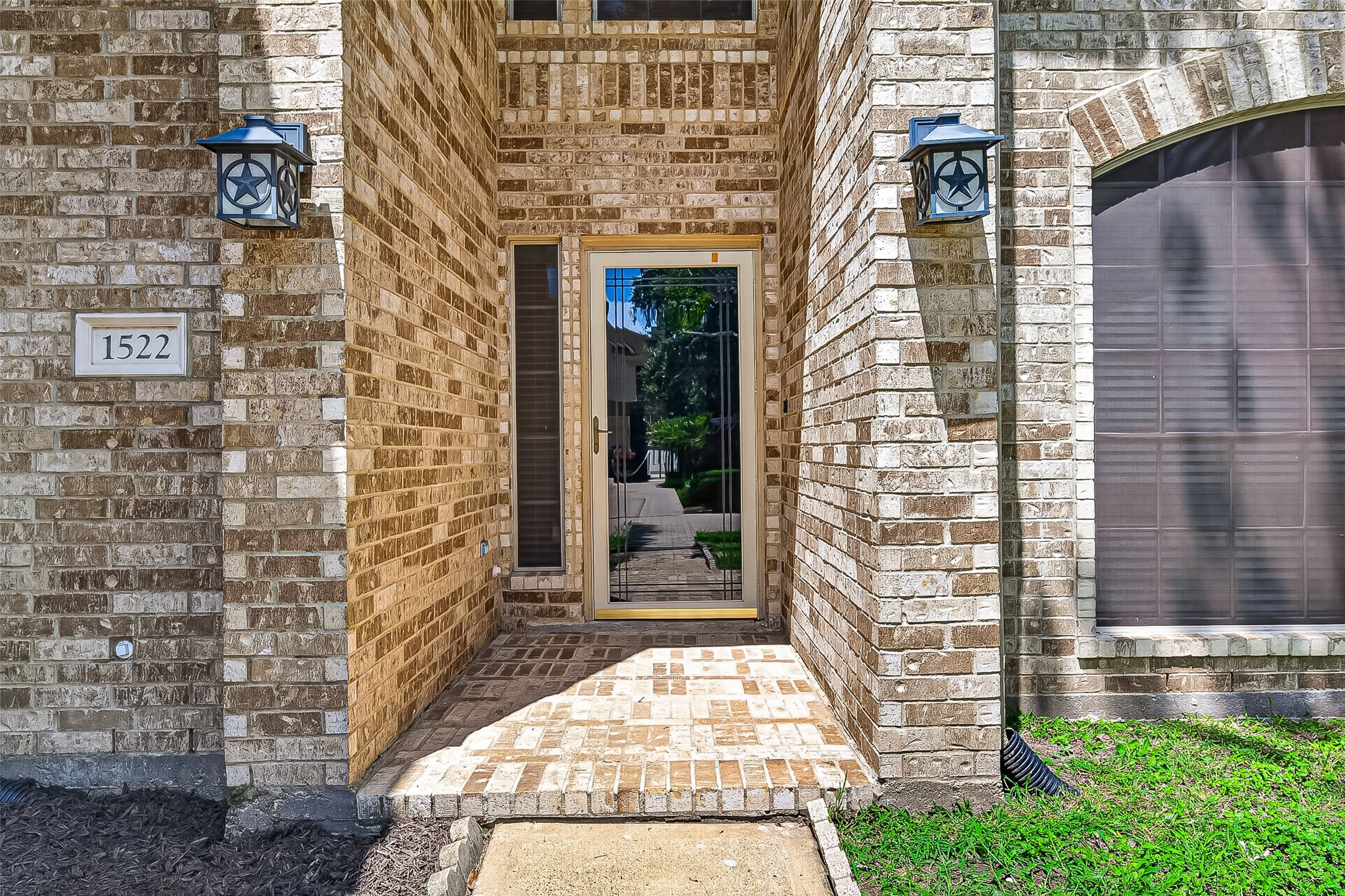 1522 Brook Grove Drive Property Photo 2