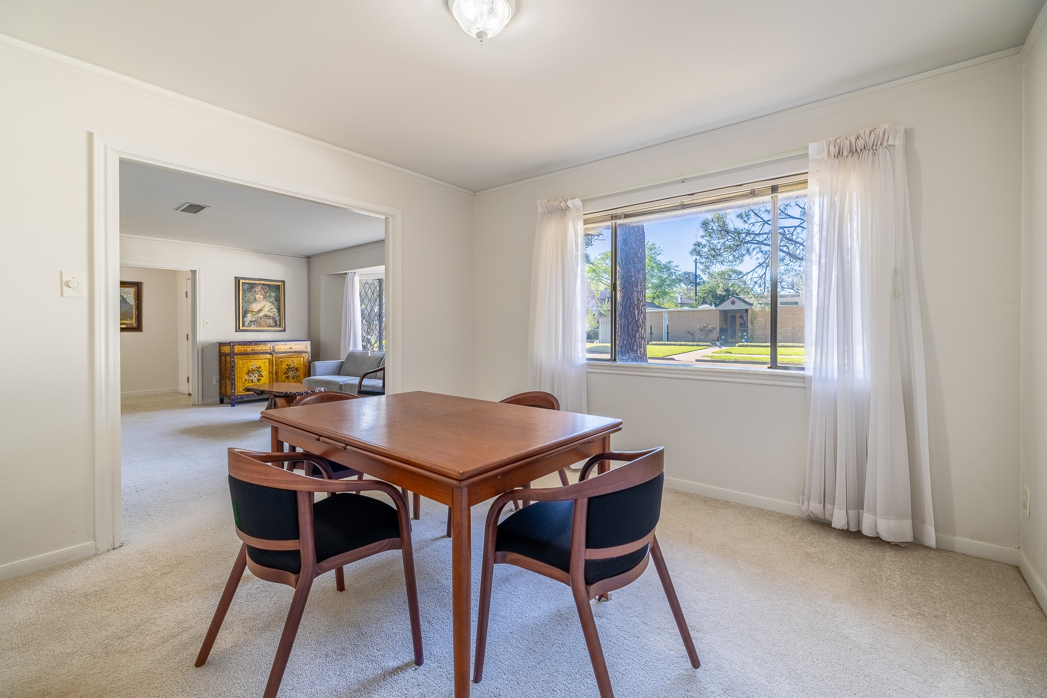 5238 Loch Lomond Drive Property Photo 1