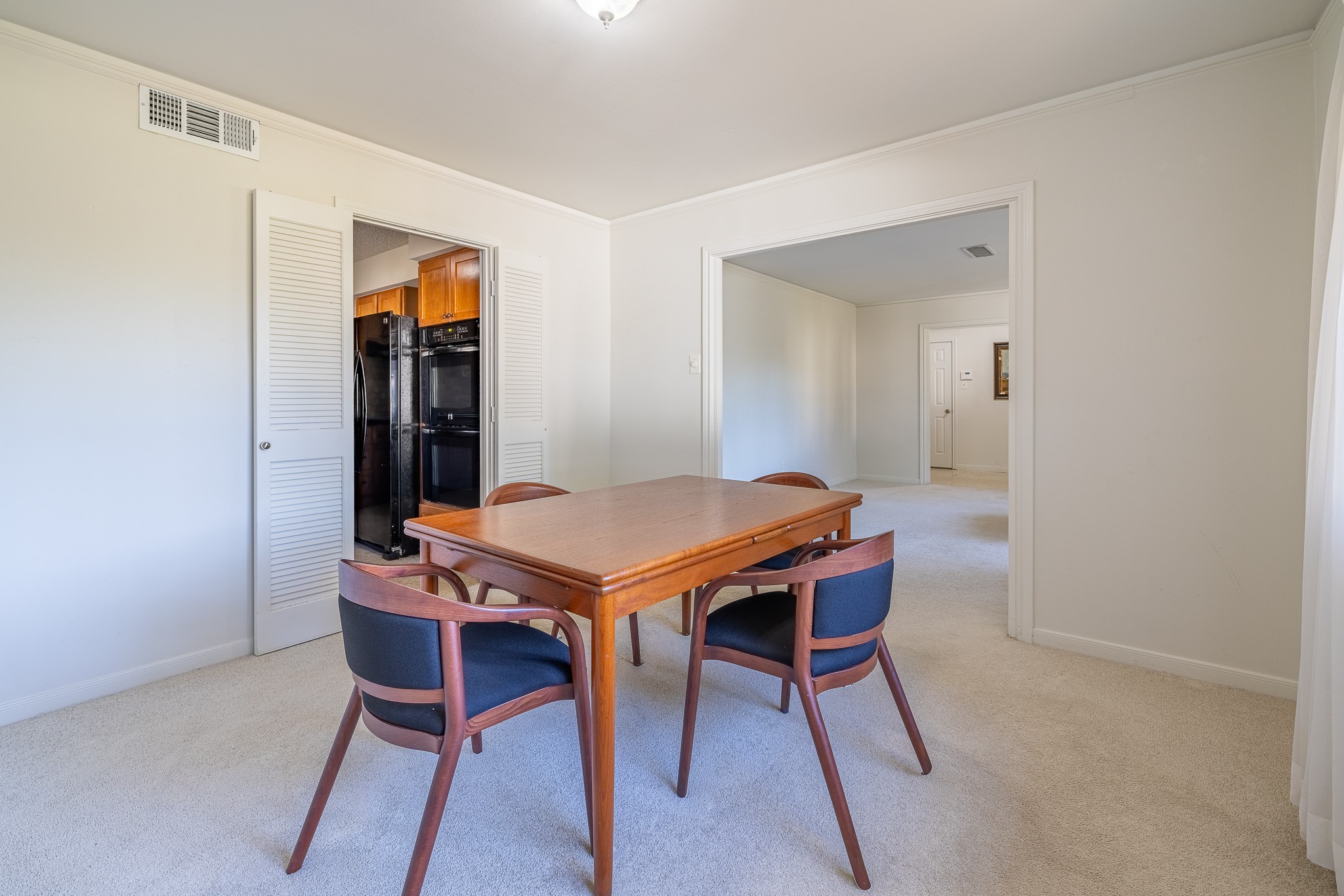 5238 Loch Lomond Drive Property Photo 3