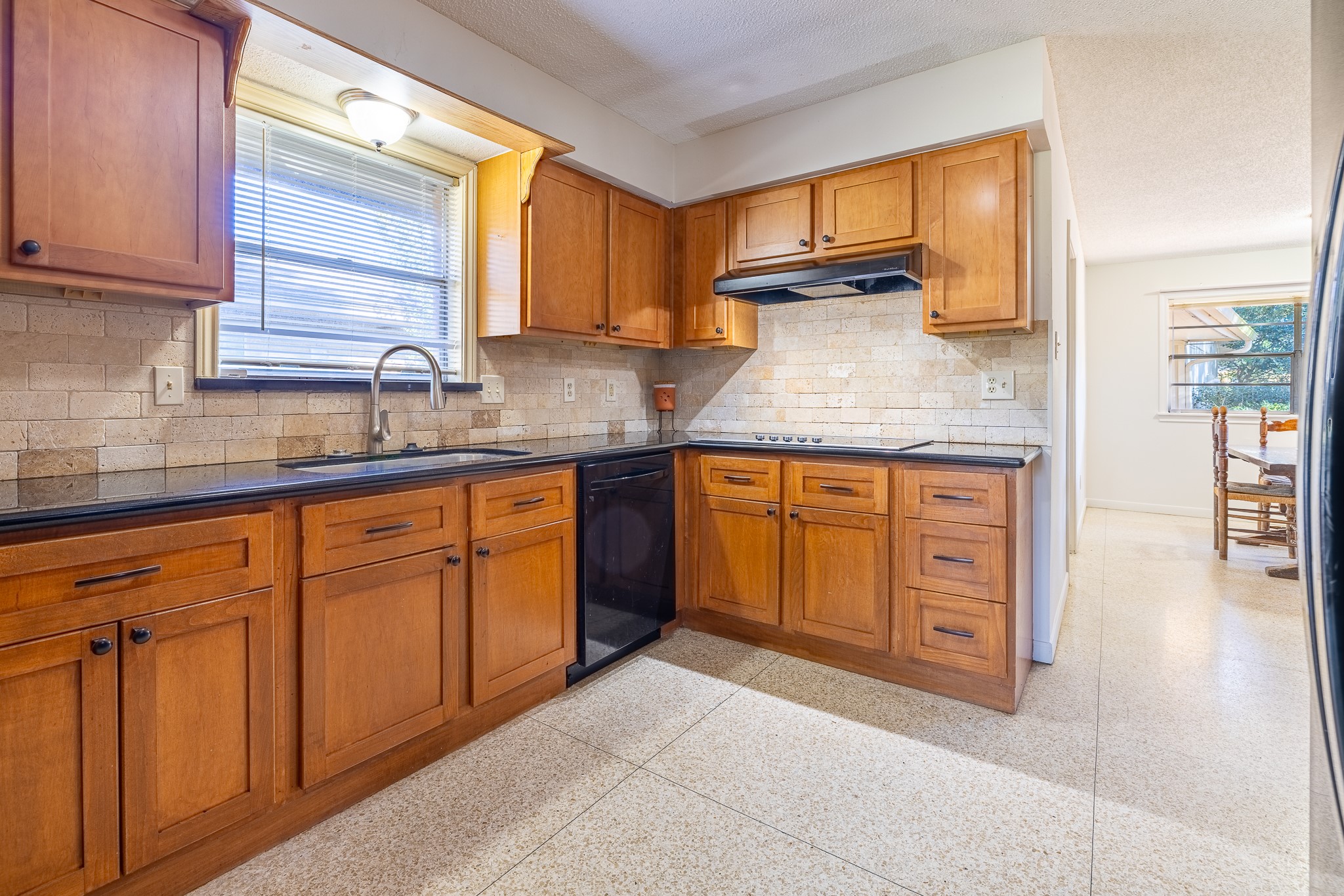 5238 Loch Lomond Drive Property Photo 6