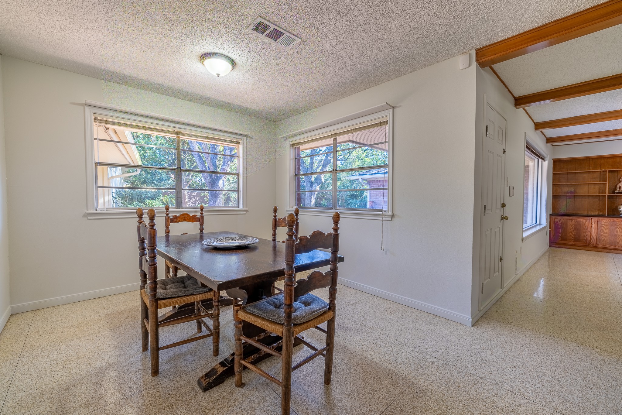 5238 Loch Lomond Drive Property Photo 8