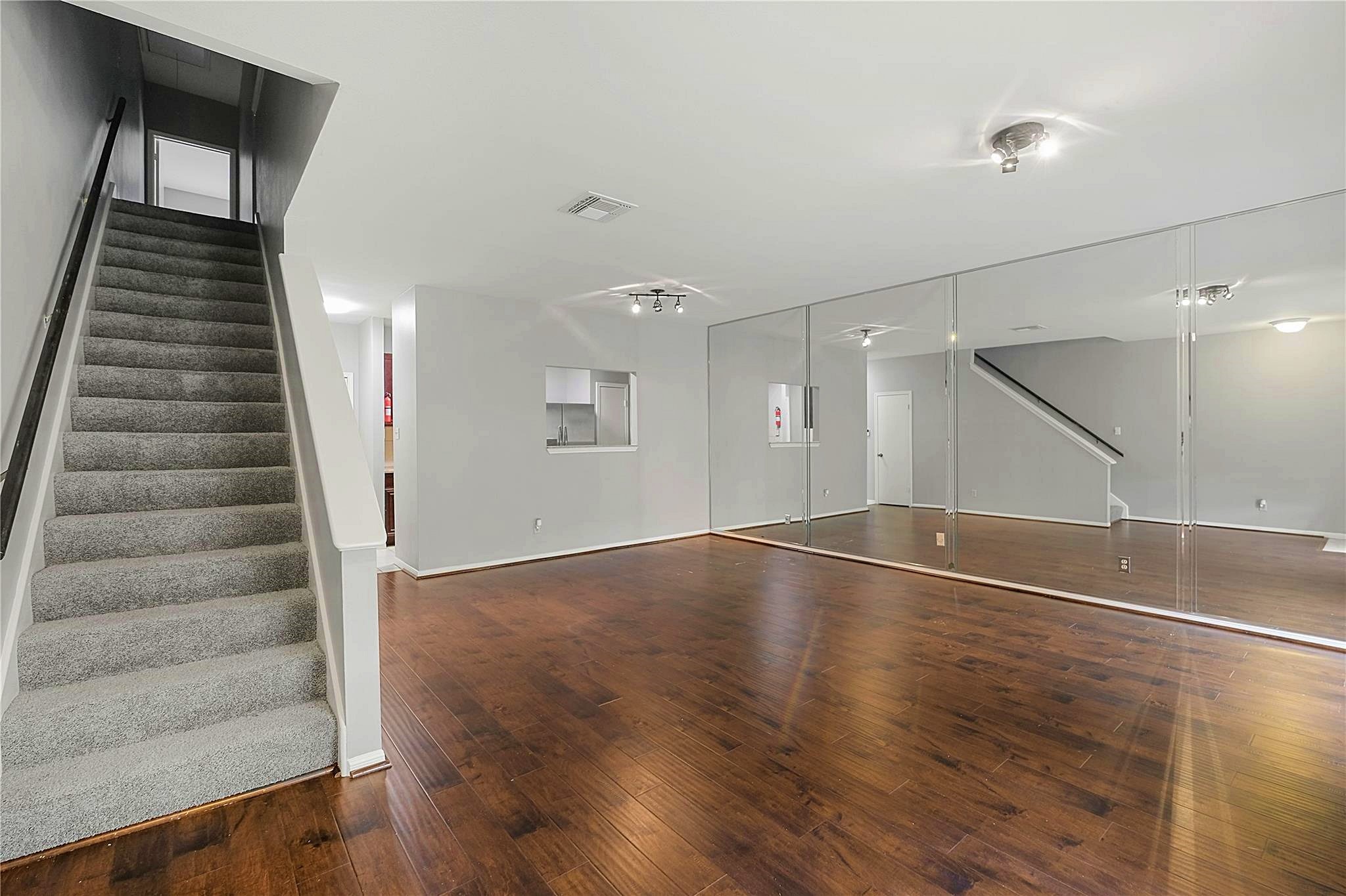 3042 Holly Hall Street 3042 Property Photo 6
