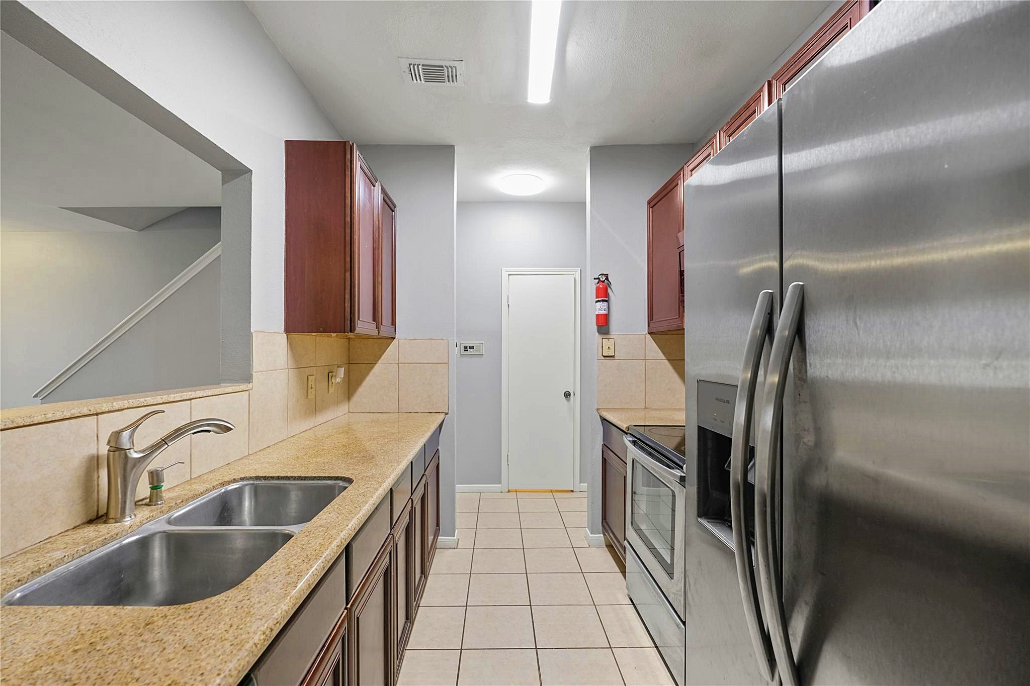 3042 Holly Hall Street 3042 Property Photo 8