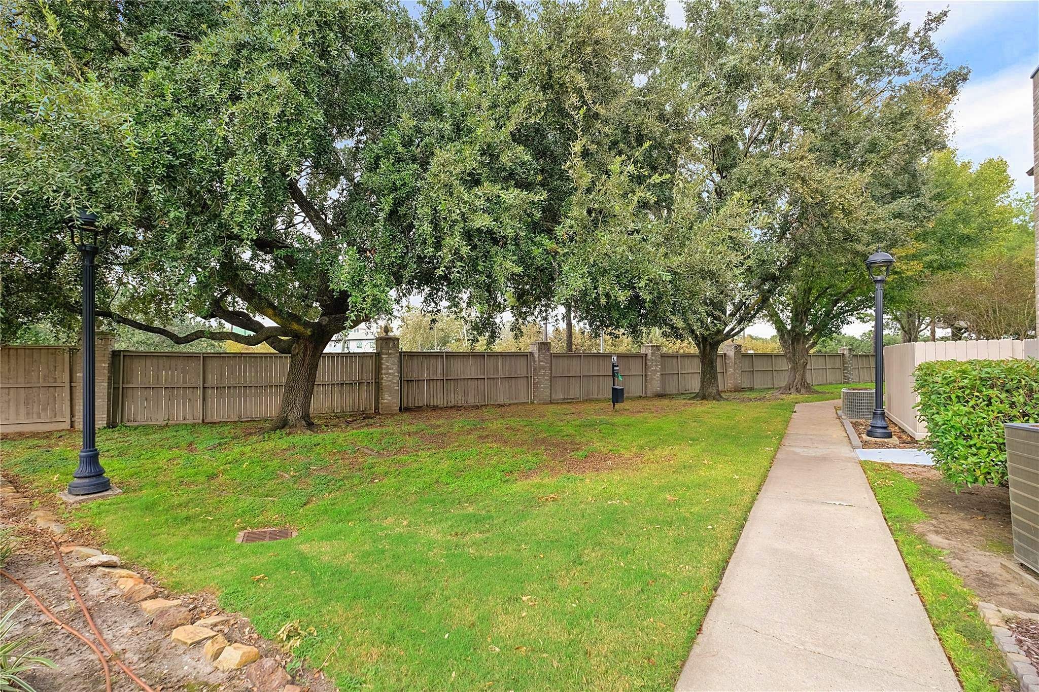 3042 Holly Hall Street 3042 Property Photo 20