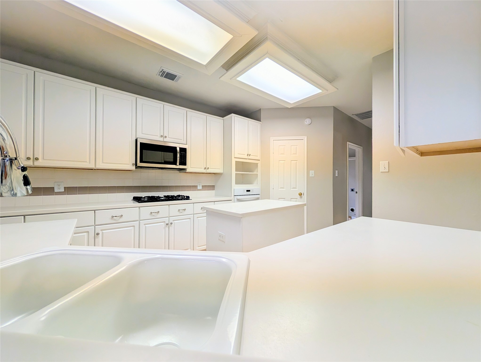 8803 Wheatland Drive Property Photo 8