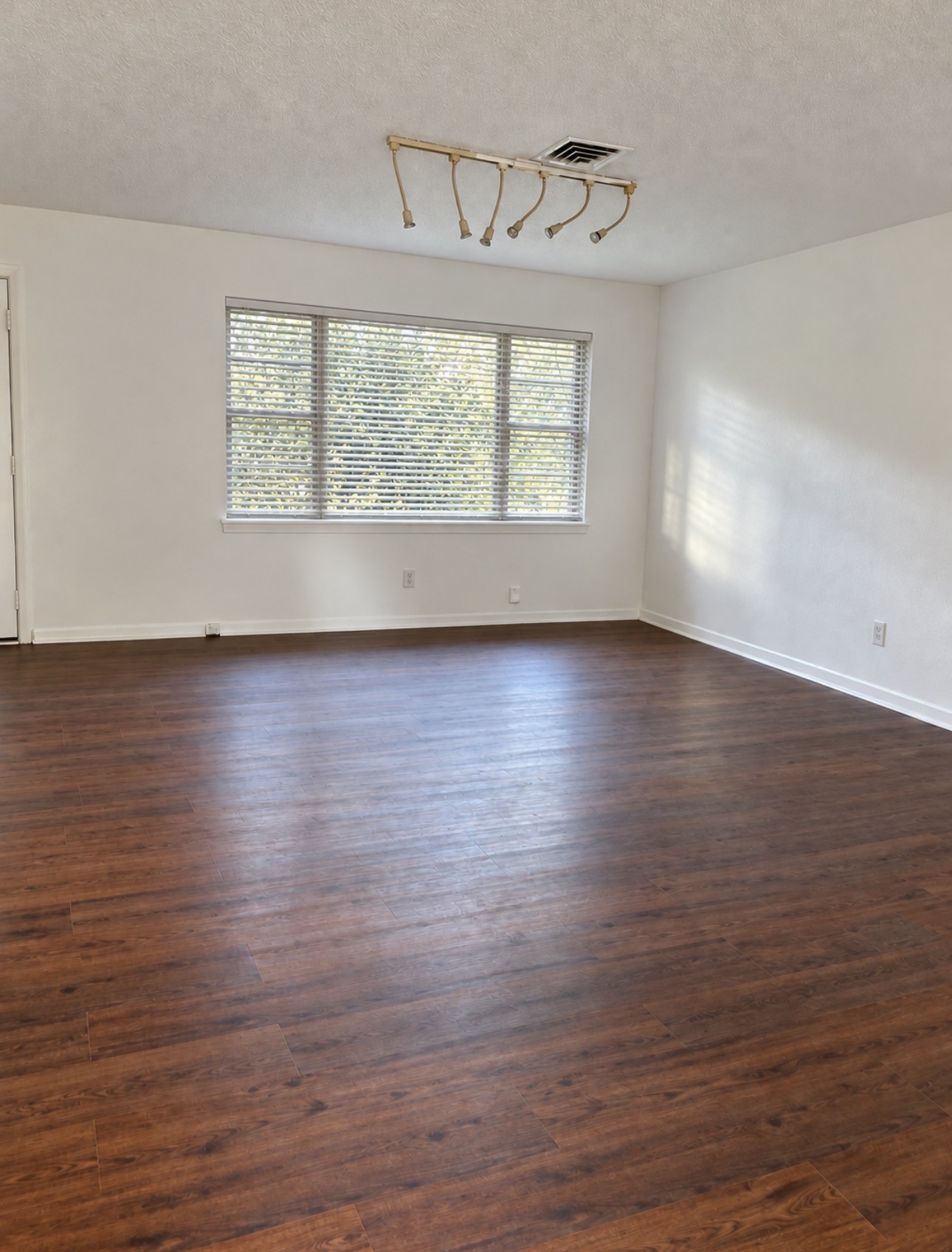 5711 Turtle Creek Road Property Photo 3