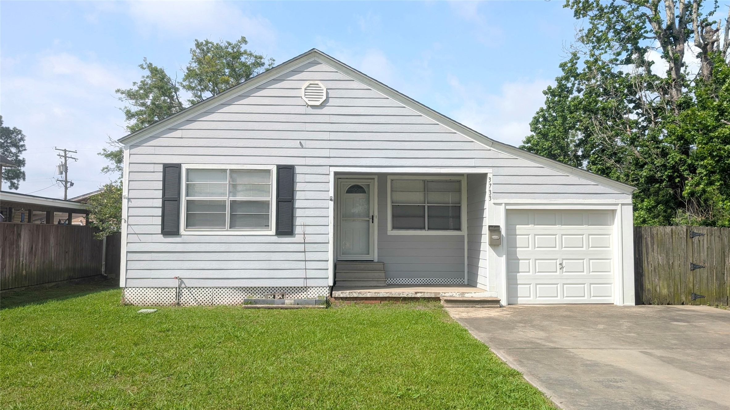 3733 Hays Avenue Property Photo