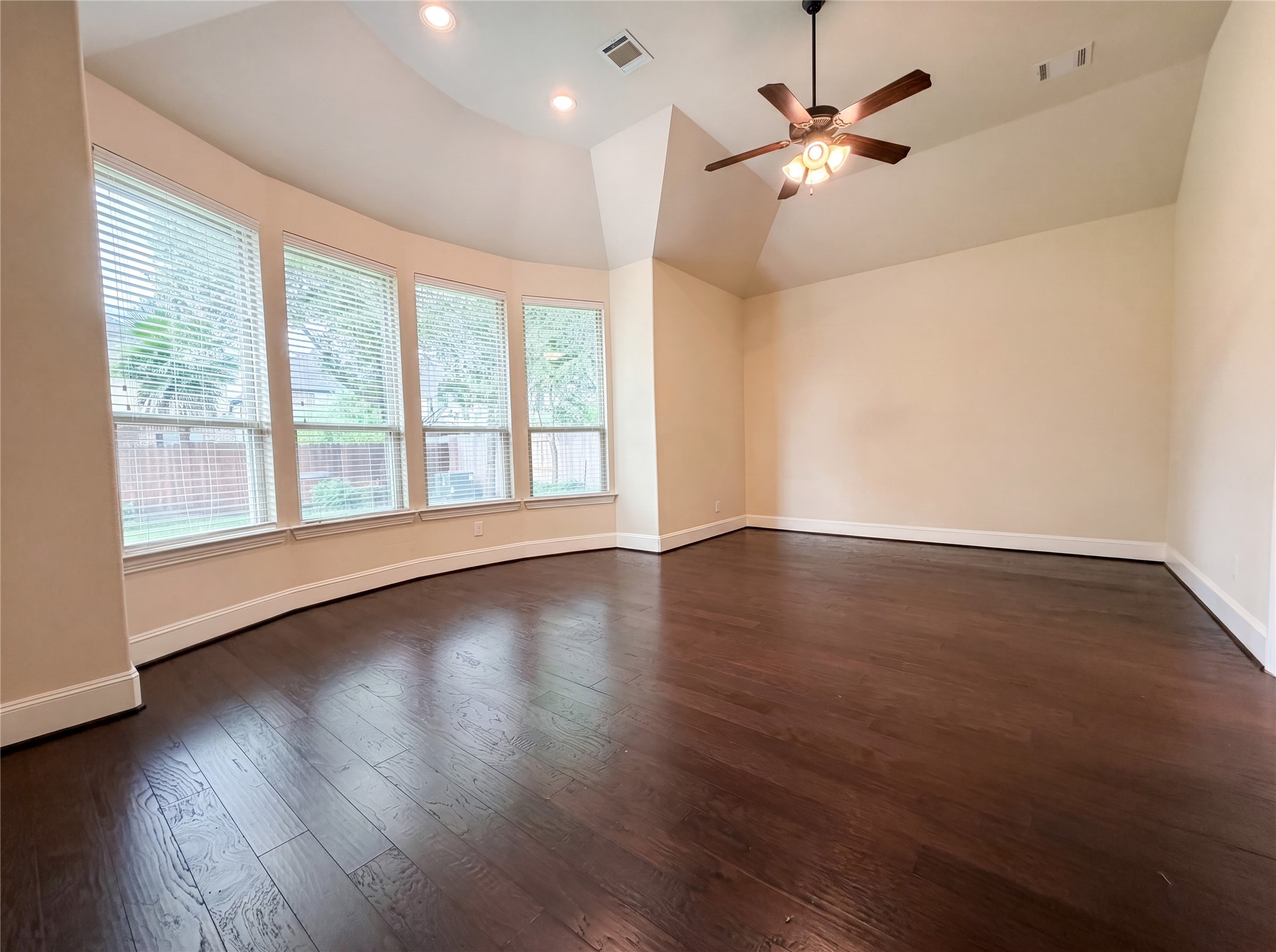 27911 Warren Park Drive Property Photo 9