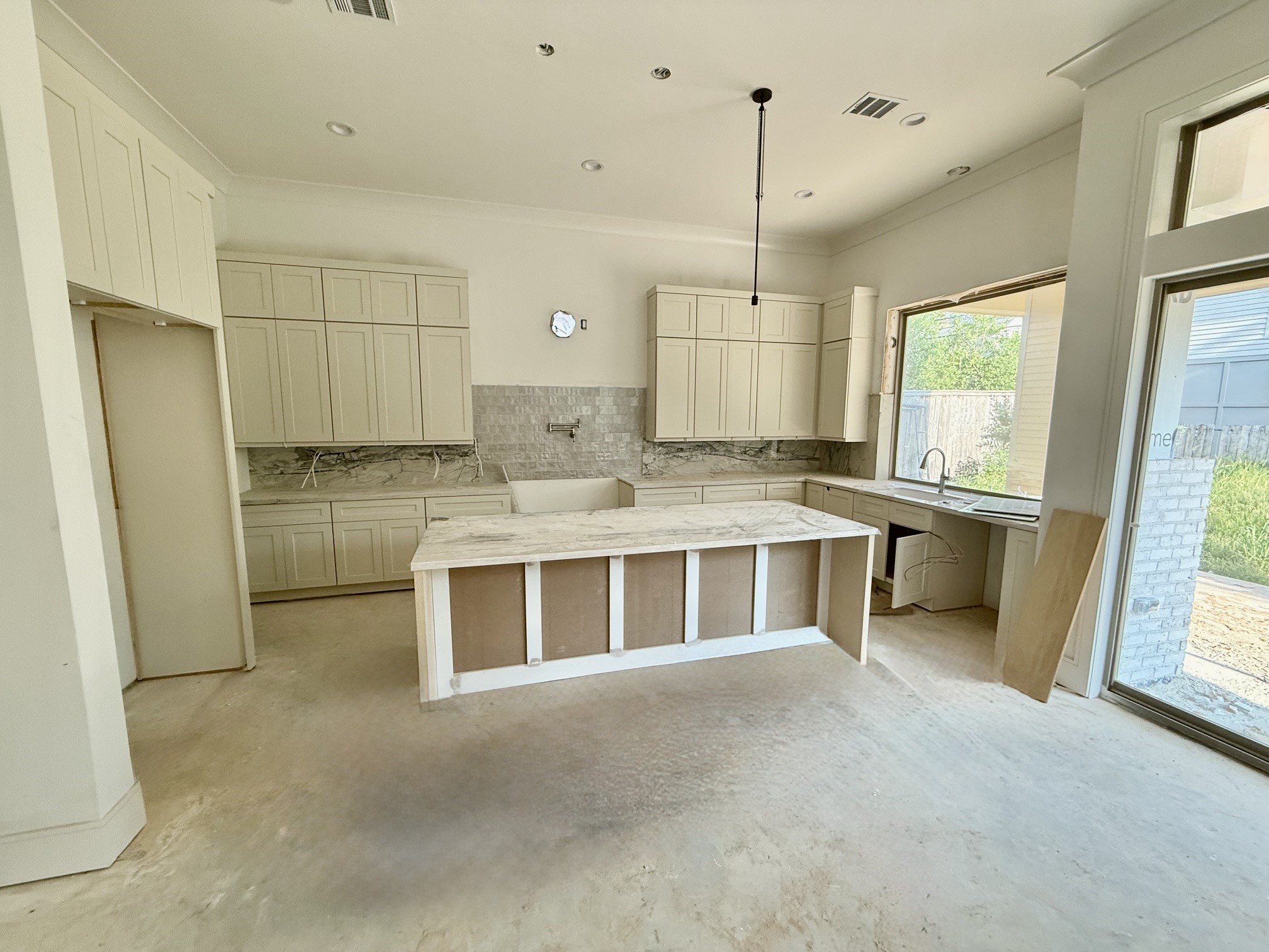 2122 North Boulevard Property Photo 5